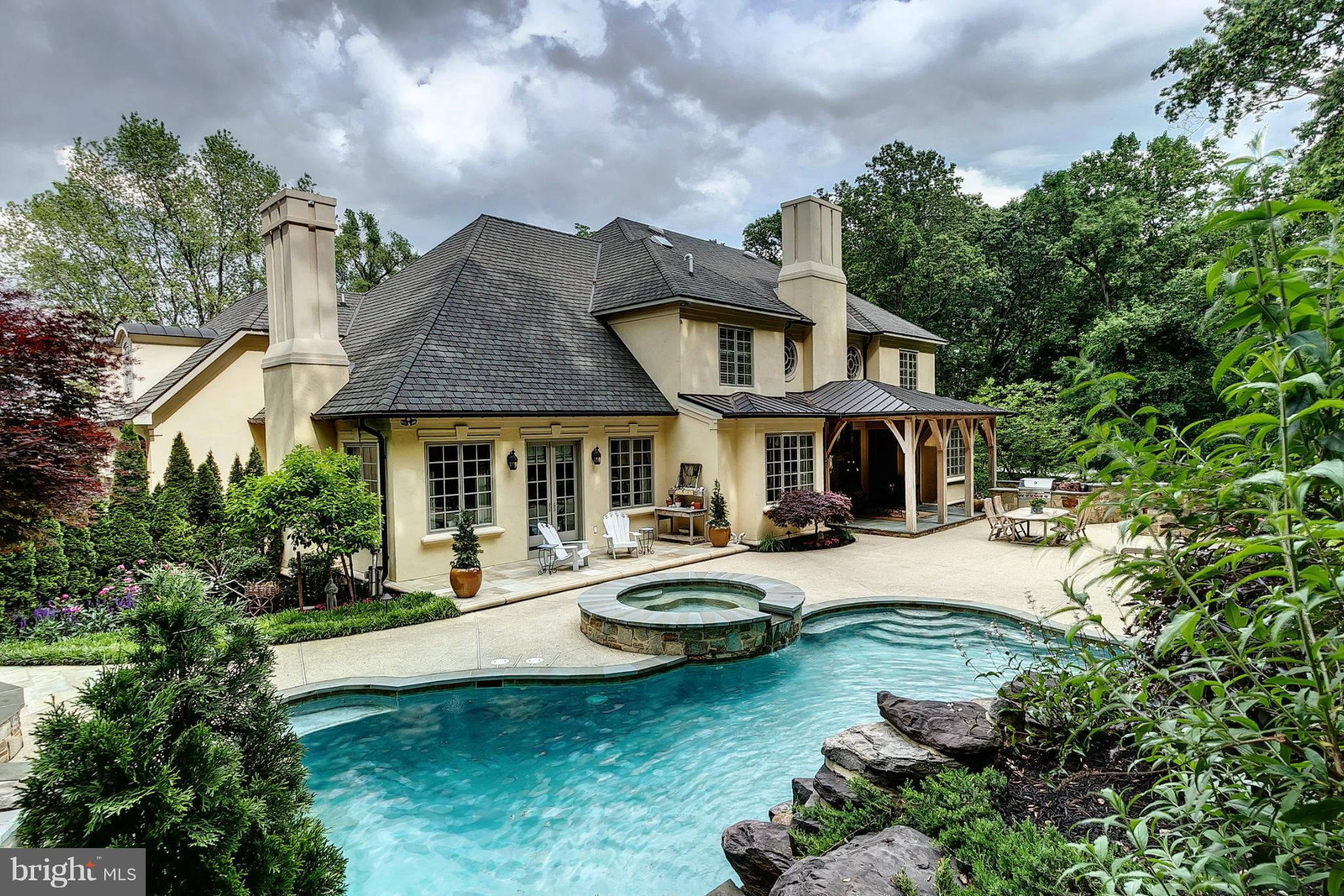 HILLENDALE COUNTRY CLUB - Residential