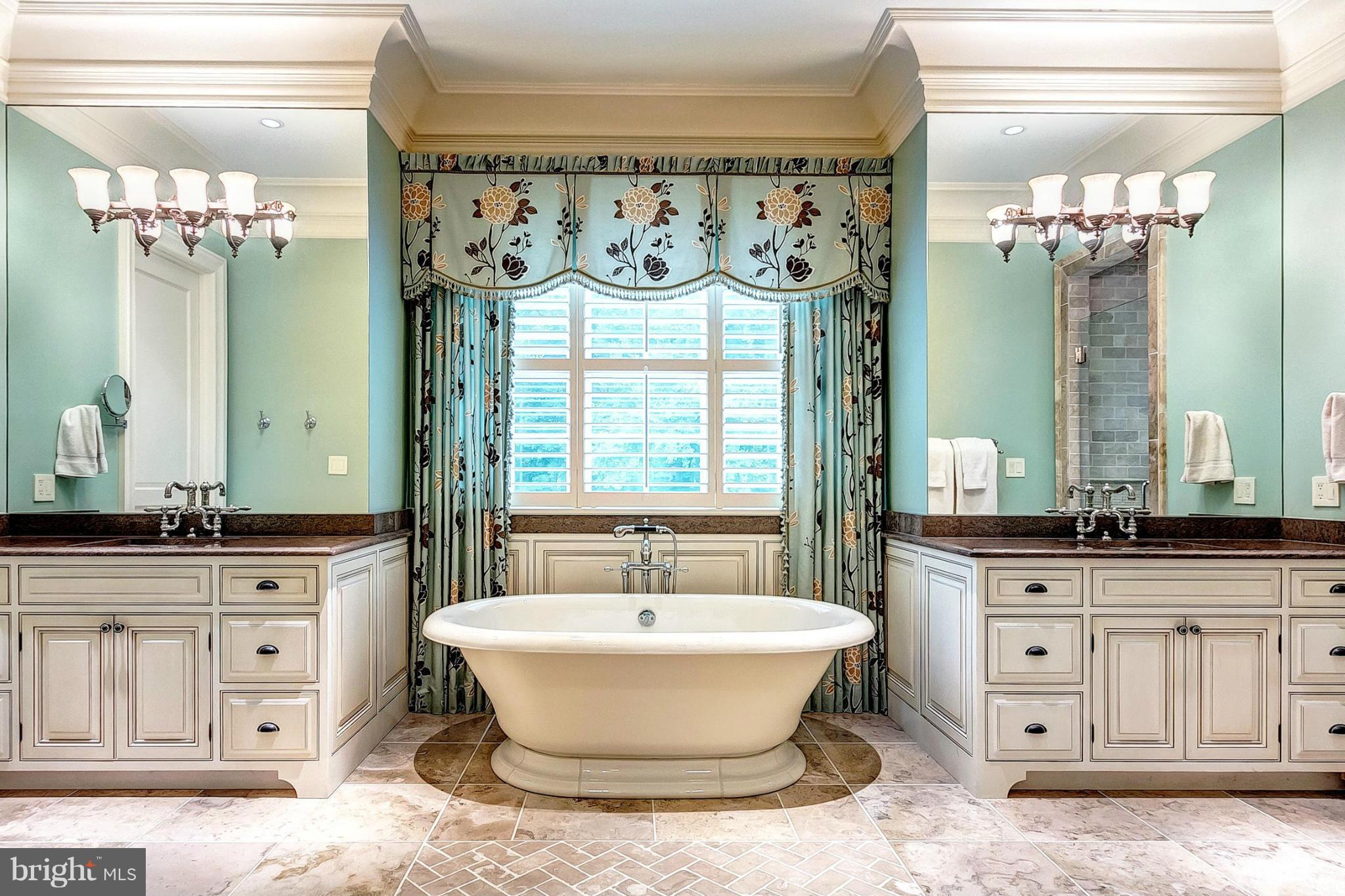 HILLENDALE COUNTRY CLUB - Residential