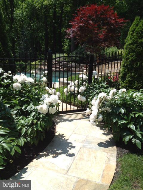 HILLENDALE COUNTRY CLUB - Residential