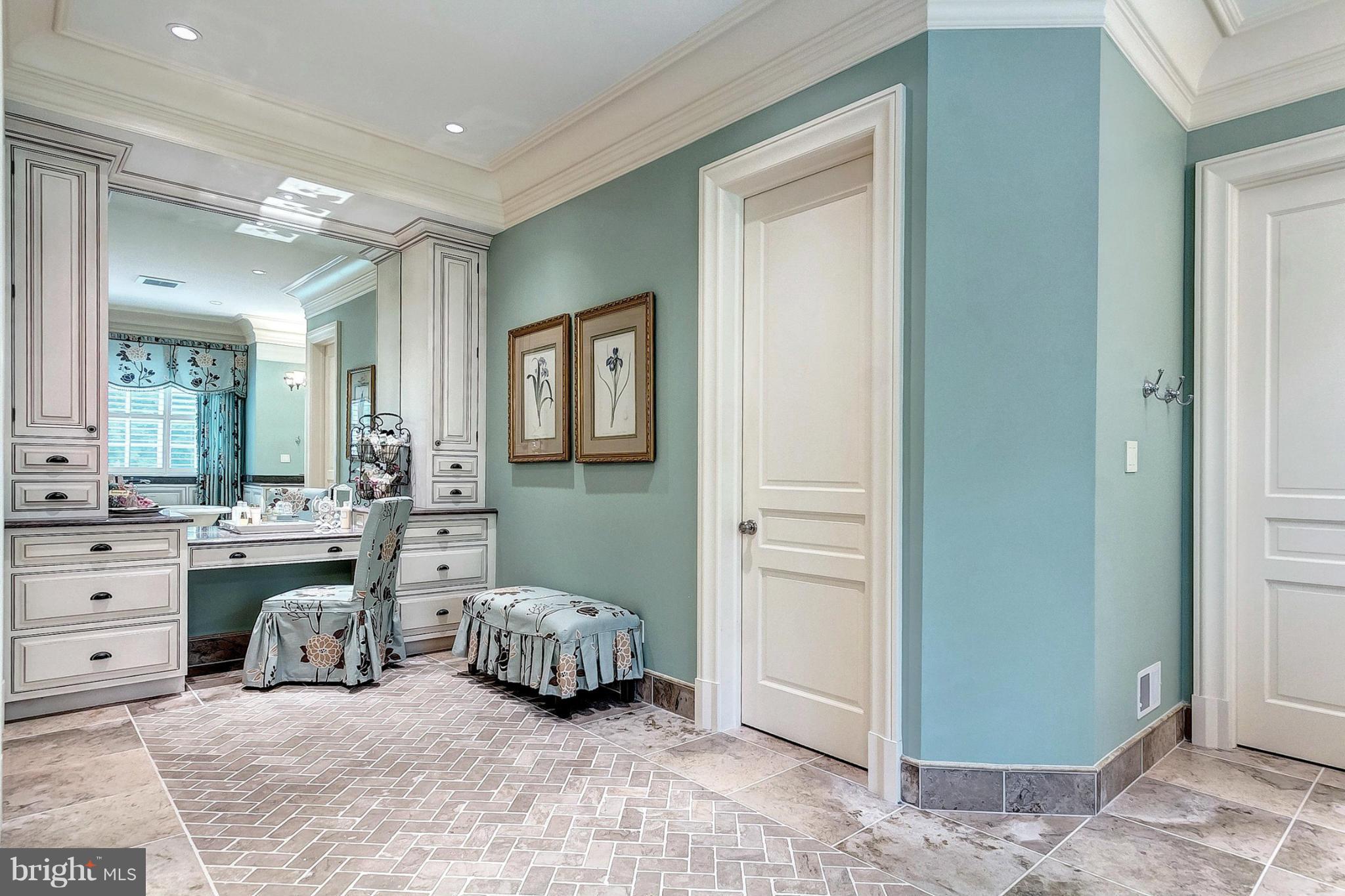 HILLENDALE COUNTRY CLUB - Residential