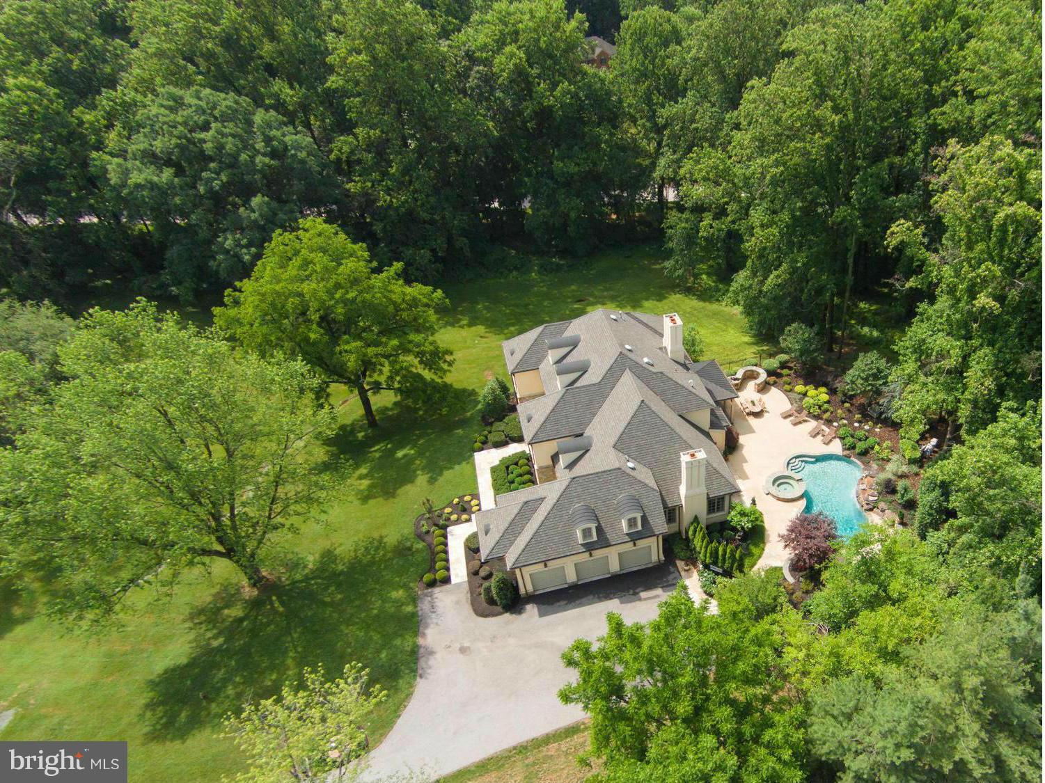 HILLENDALE COUNTRY CLUB - Residential