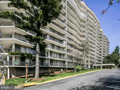 3333 University Boulevard W Unit 304, Kensington, MD MLS: MDMC2177340