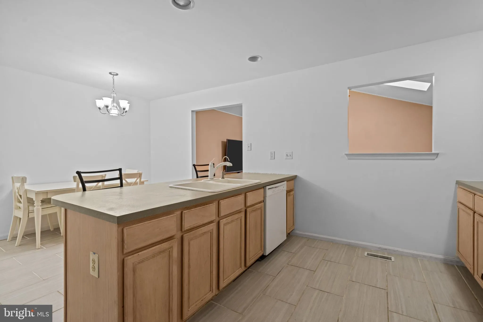 Aston, Pennsylvania 19014, United States, 2 Bedrooms Bedrooms, ,2 BathroomsBathrooms,Residential,Contingent,24929