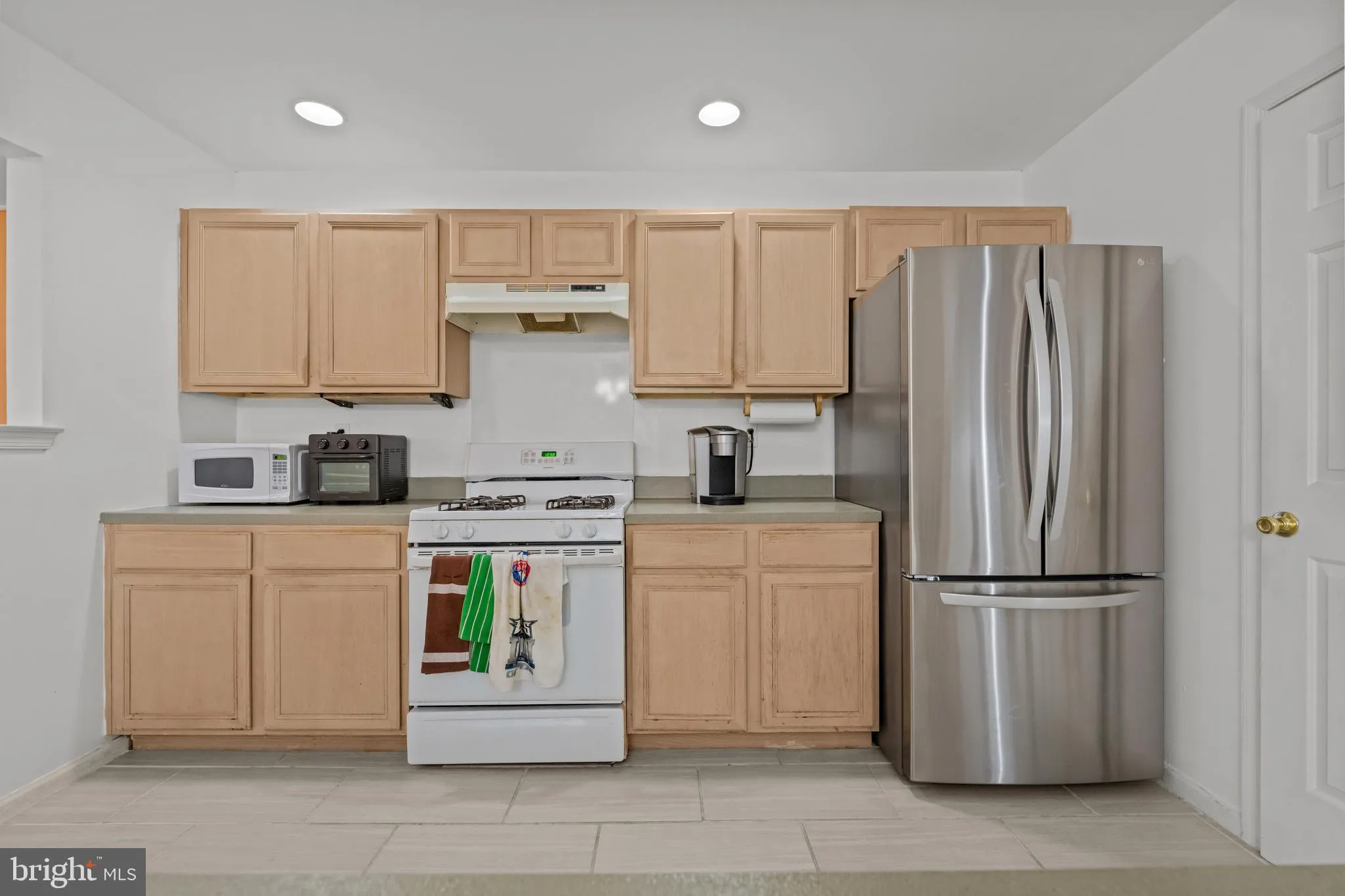 Aston, Pennsylvania 19014, United States, 2 Bedrooms Bedrooms, ,2 BathroomsBathrooms,Residential,Contingent,24929