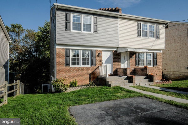 827 N SHENANDOAH AVE, FRONT ROYAL, VA 22630 - Image 4d8dedff31f36be3bdbf253d7d4fba09/3305744988