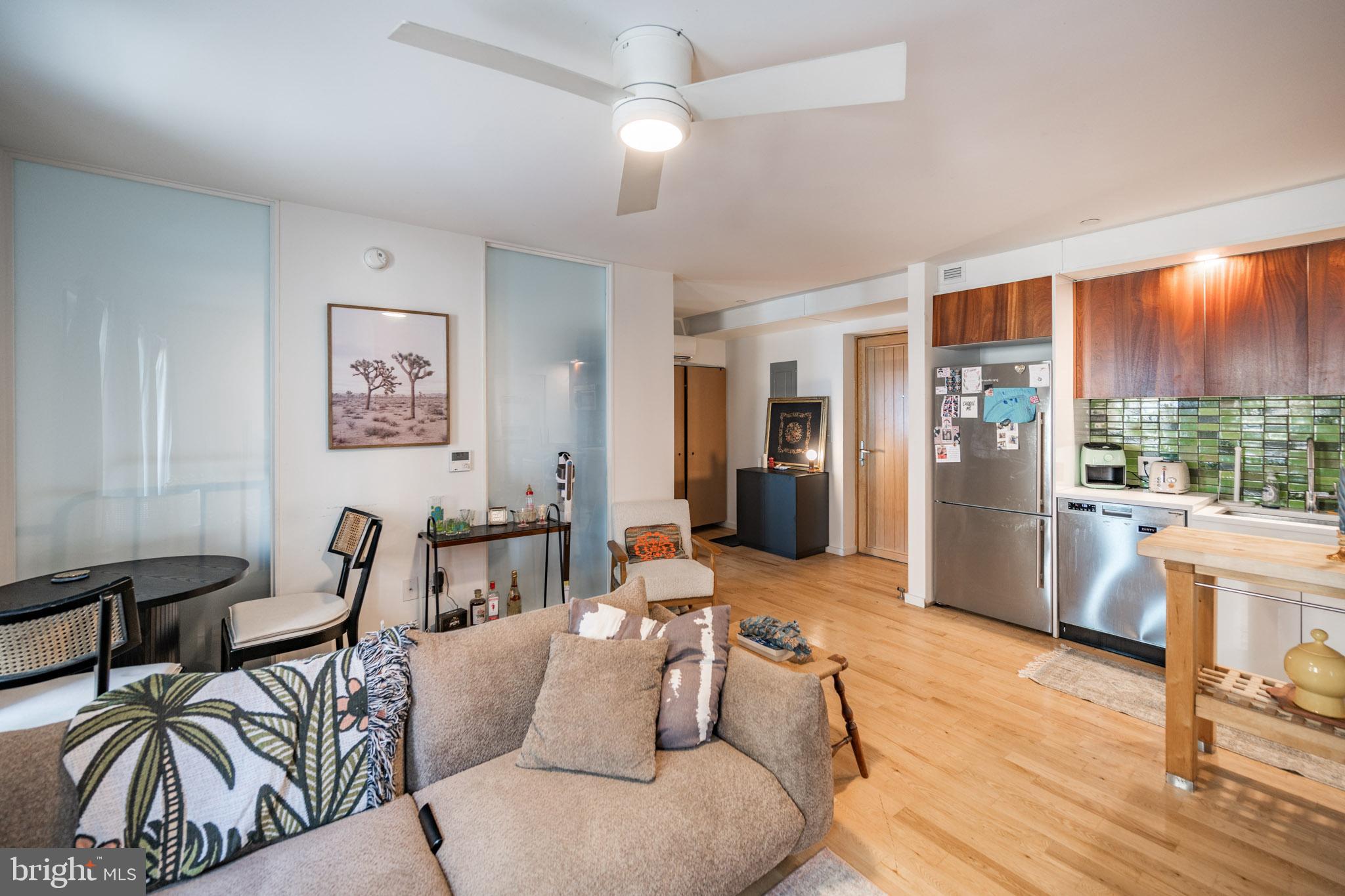 152 W LAUREL STREET UNIT 102