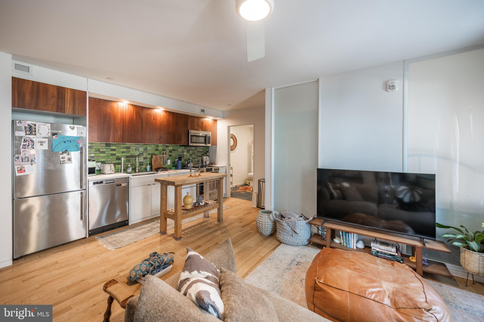 152 W LAUREL STREET UNIT 102
