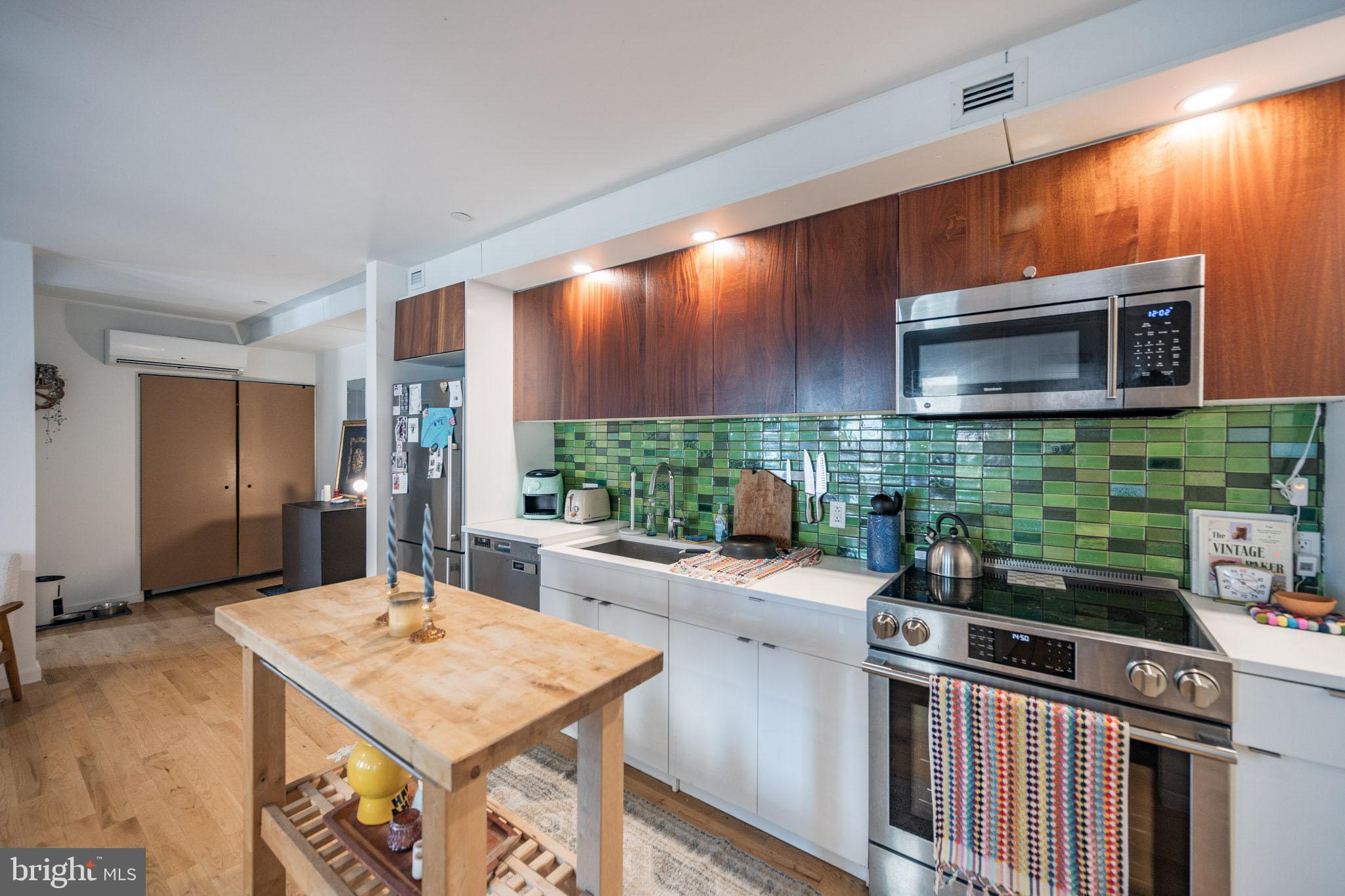 152 W LAUREL STREET UNIT 102