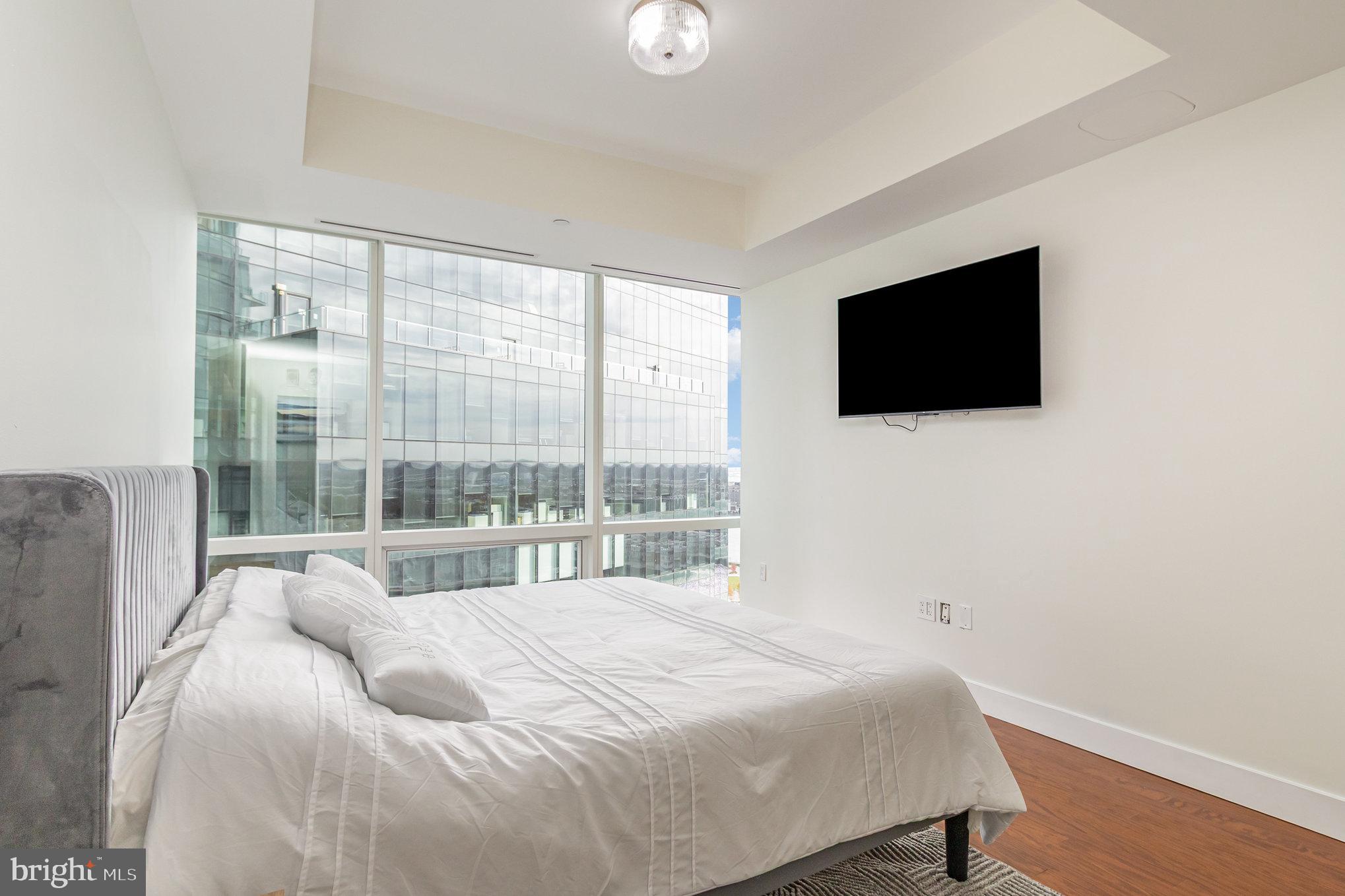 FOUR SEASONS PRIVATE RESIDENCES - Residential Lease