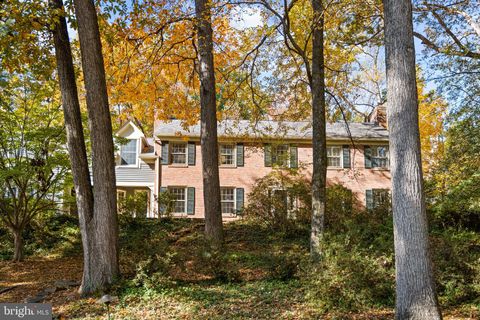 Photo of 6710 Wemberly Way, MCLEAN, VA 22101 (MLS # VAFX2275422) Photo of 6710 Wemberly Way, MCLEAN, VA 22101 (MLS # VAFX2275422)