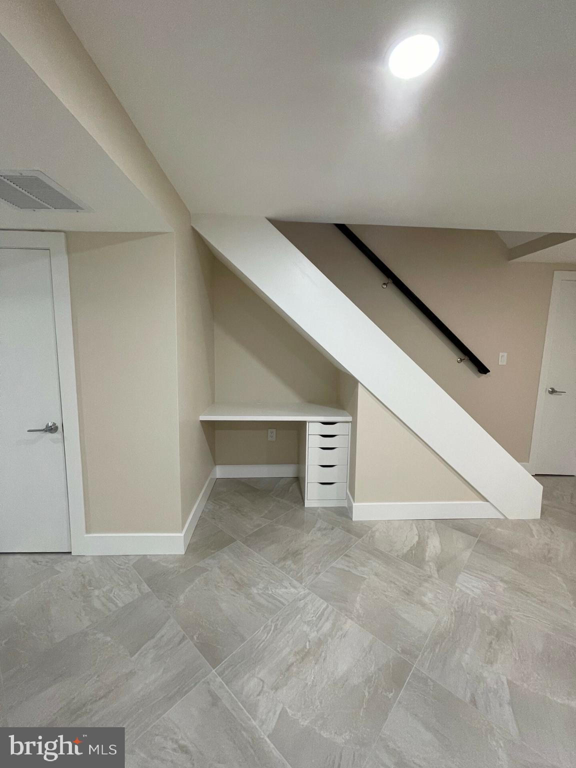 HILLCREST - Residential