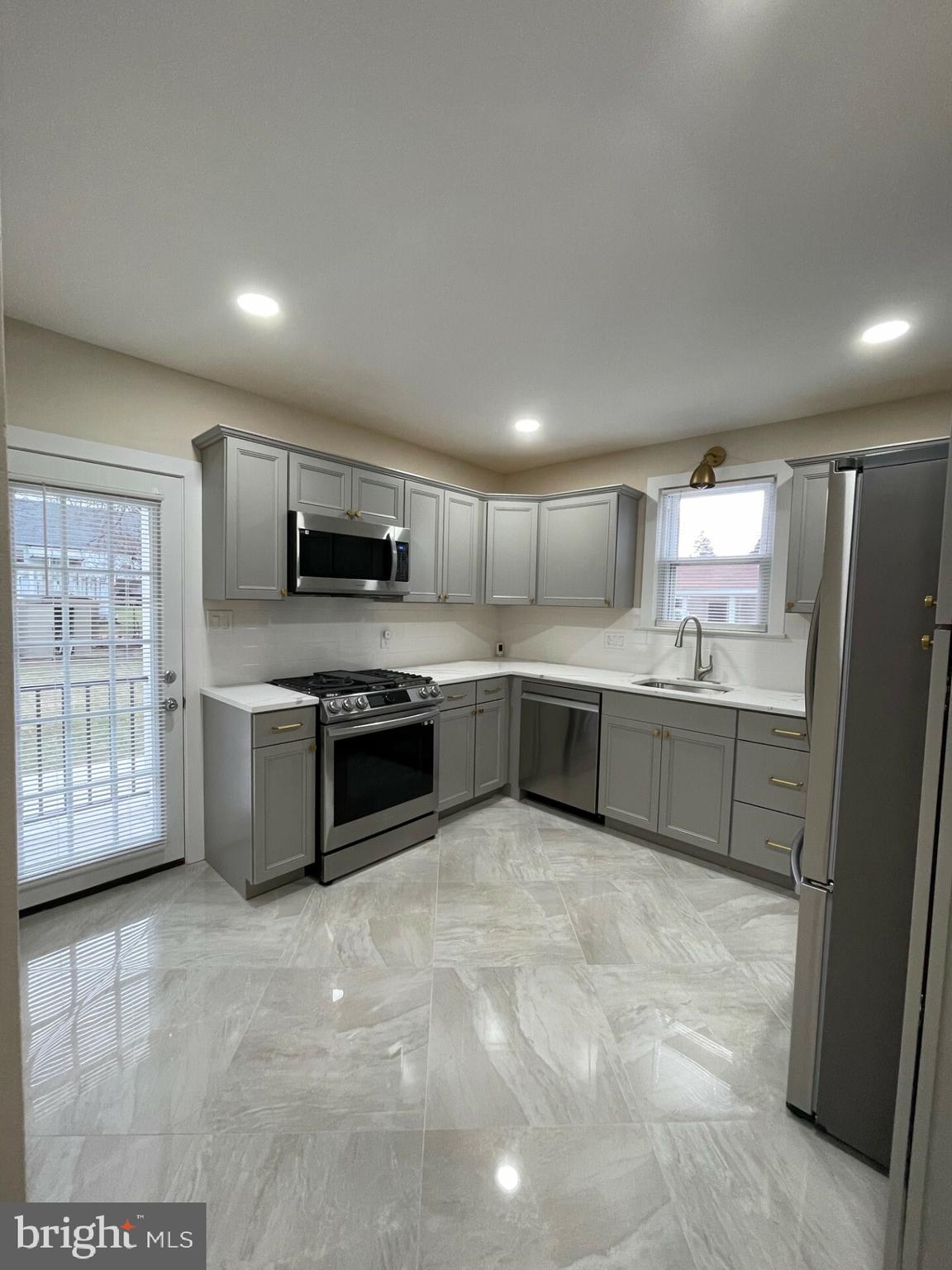 HILLCREST - Residential