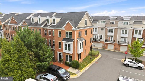 Townhouse For Sale - 402 Haupt Square<br/> LEESBURG, VA 20175