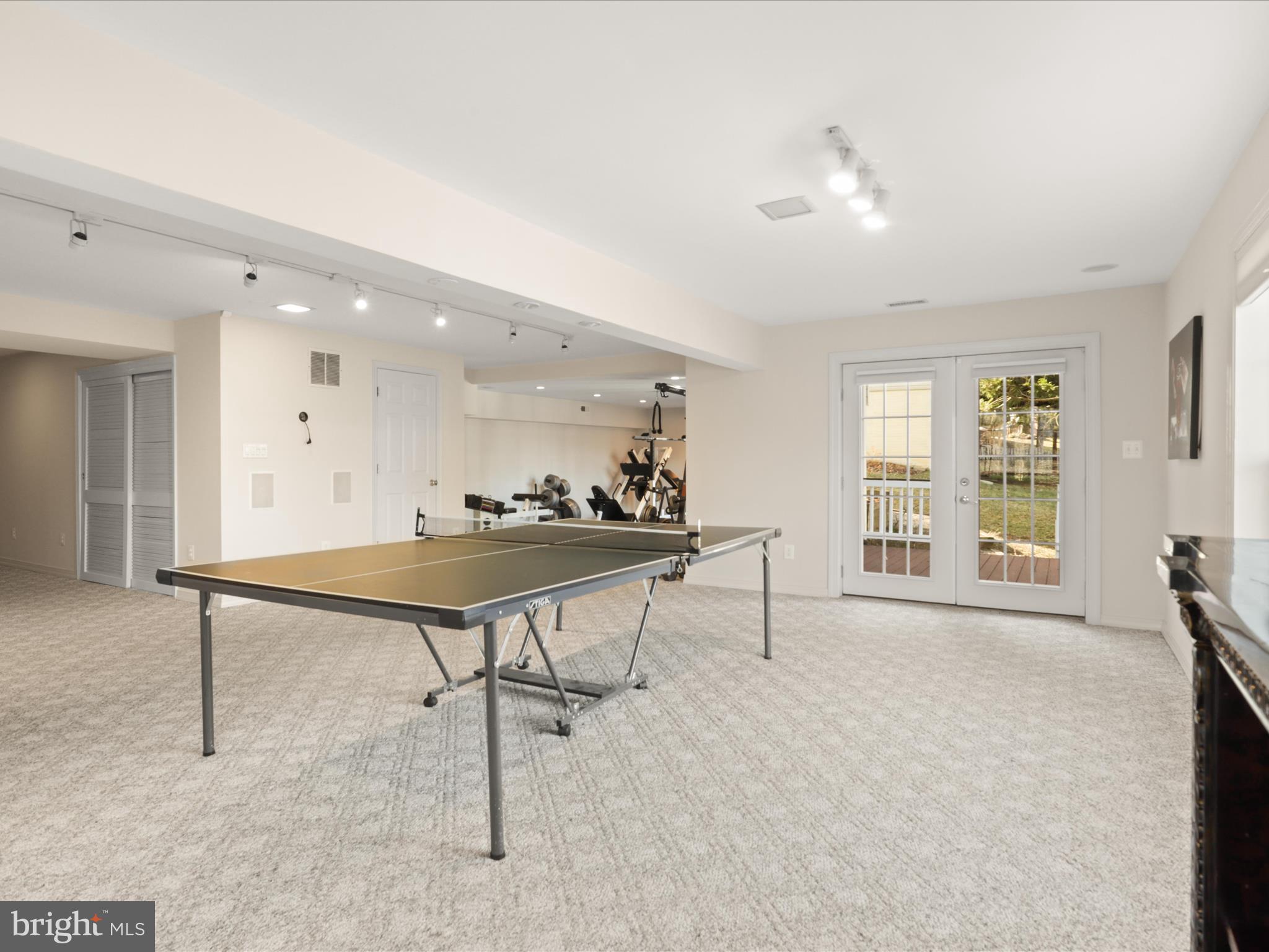 POTOMAC CROSSING - Residential