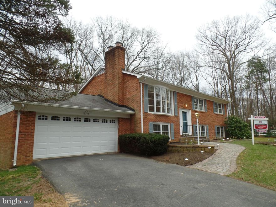 Bright & Cheerful 5 BR, 3 BA Split Foyer located on Lg Lvl Lot Surrounded by Trees! * Ultra Clean * Updated Kitchen * Beautiful Hdwd Flrs * Huge Screened Deck/Porch * Ample-sized Rooms * 2 Wood FP's * Nice Rec Rm w Walkout to Bk Y * Ton's of Storage * Just mins to Reston Town Center/ Dulles, Commuter Access * Cul-de Sac living at its finest! * Good Credit and References a Must * Available now!