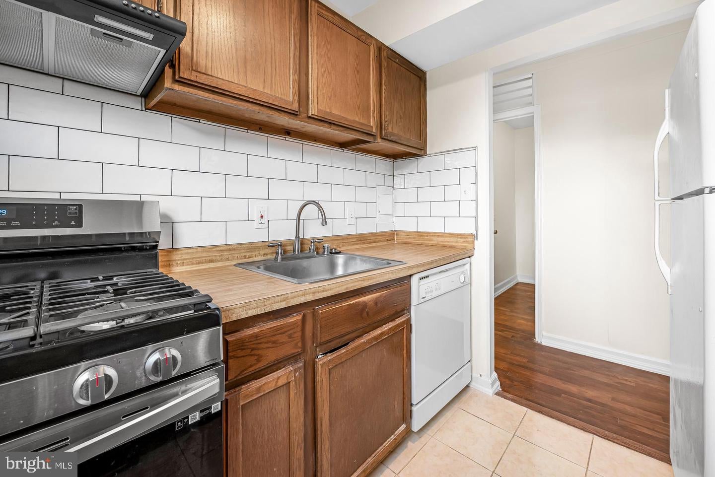 3823 HAMILTON STREET B-303