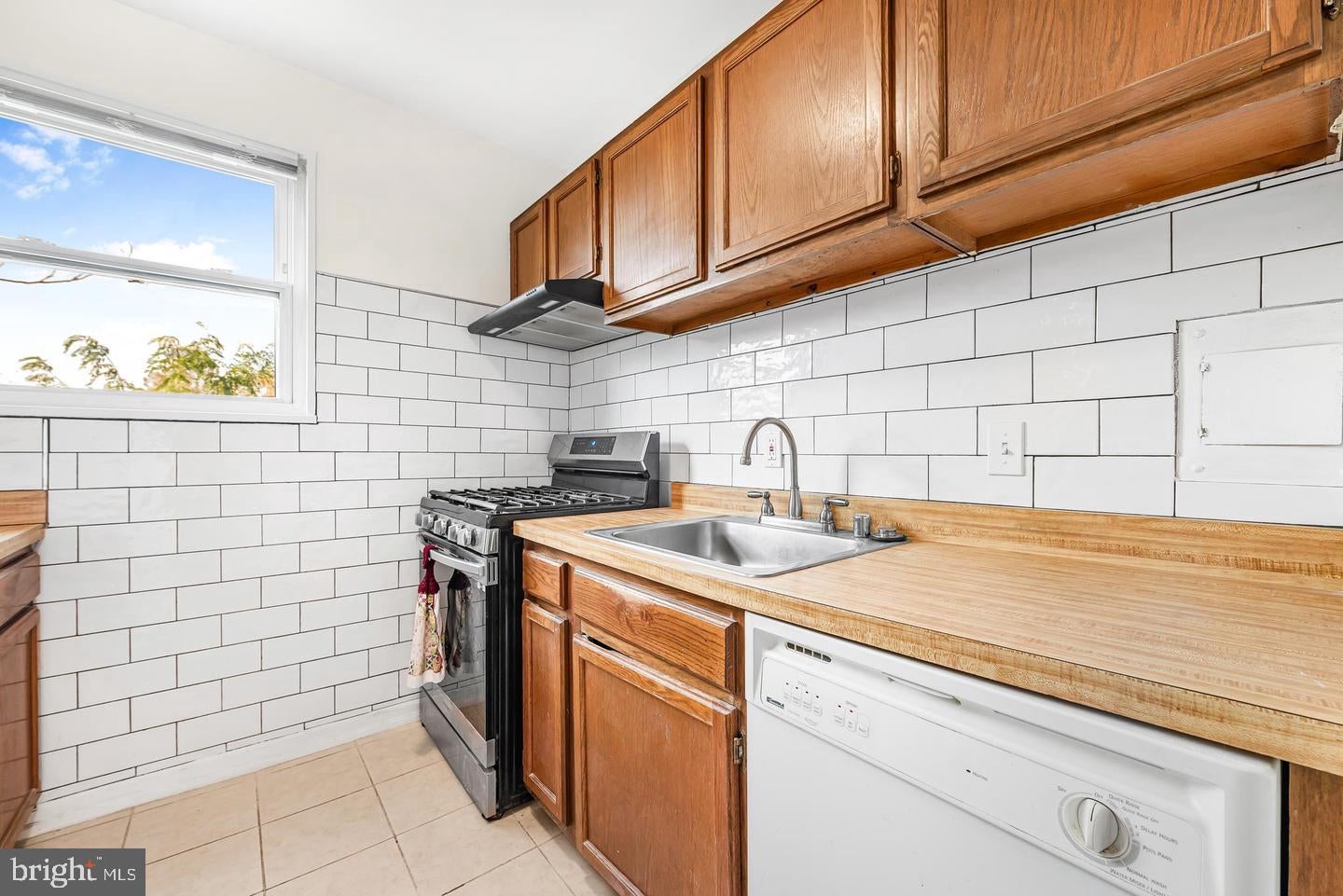 3823 HAMILTON STREET B-303