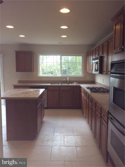 MAPLE GROVE - Residential Lease