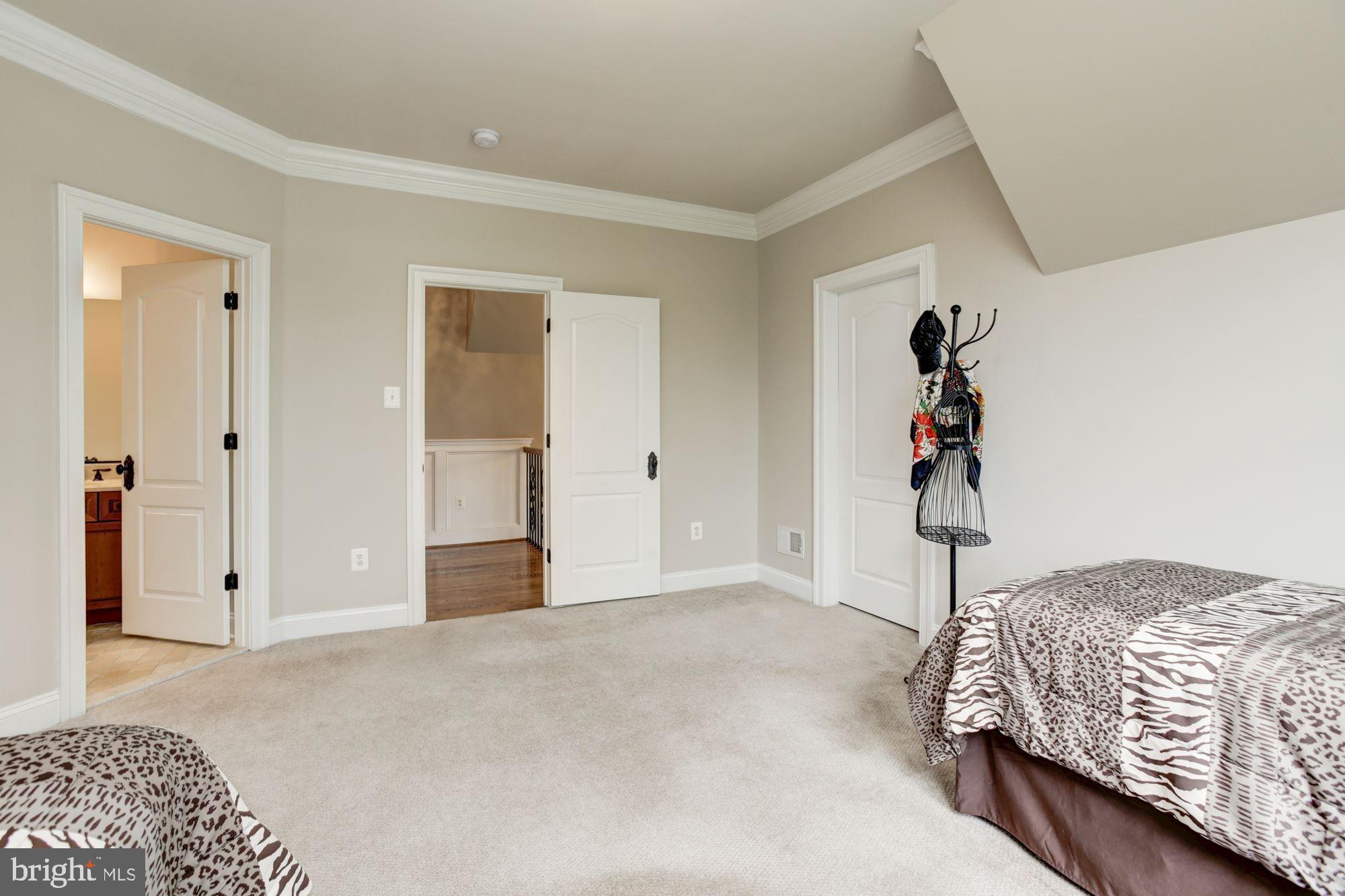 FOX MEADOW - Residential