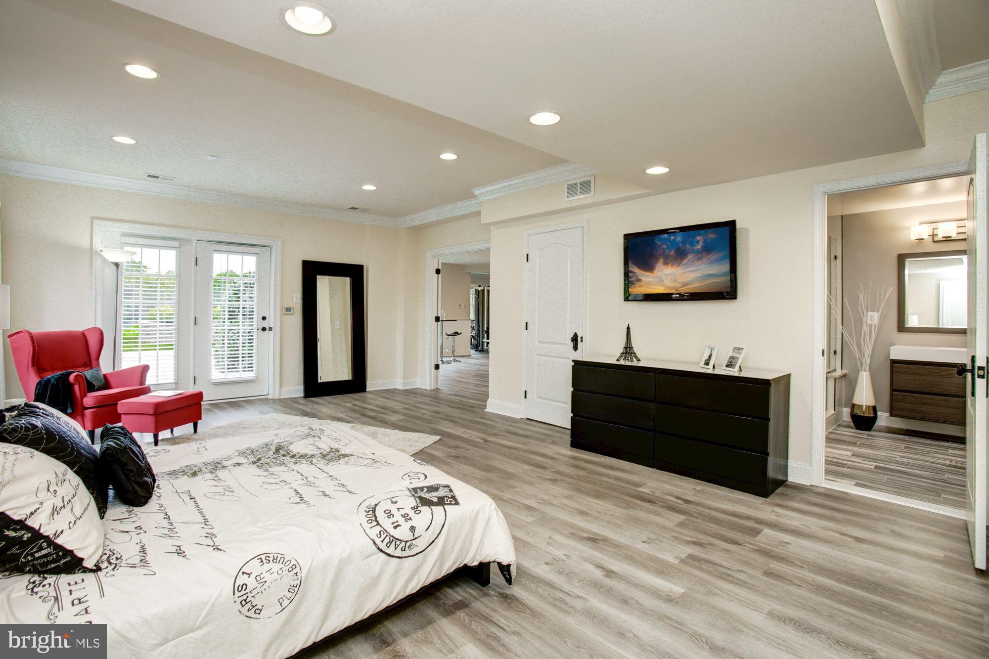 FOX MEADOW - Residential