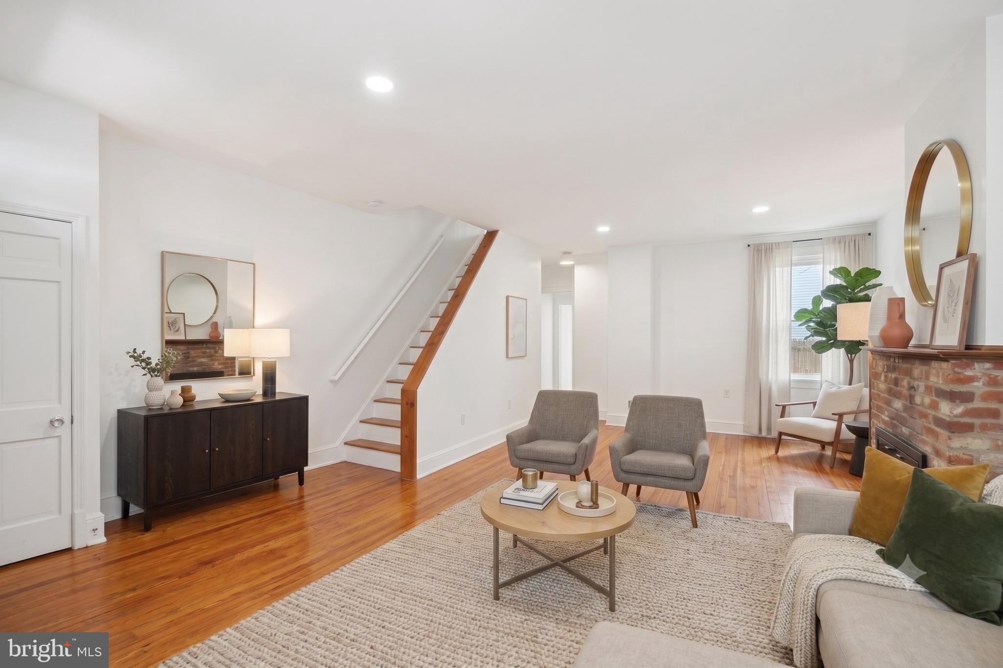 215 15TH STREET NE