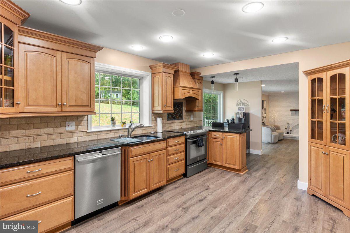 12183 HOLLY KNOLL CIRCLE
