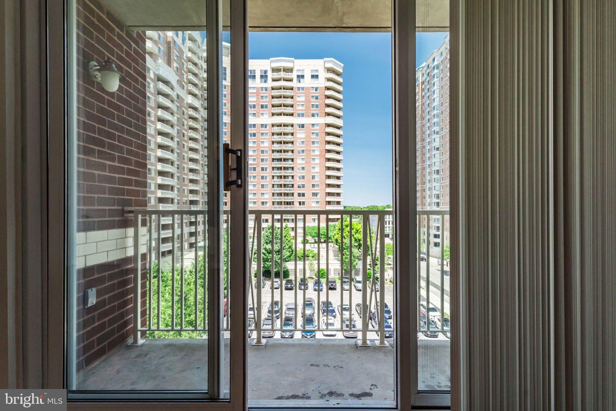 BALLSTON 880 - Residential