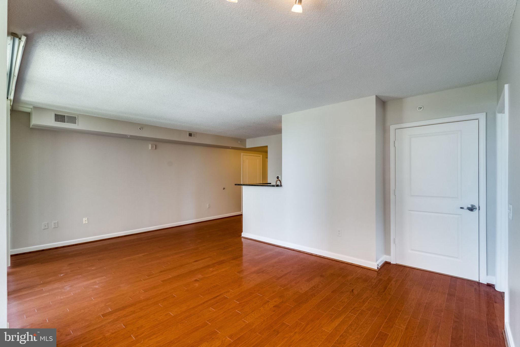 BALLSTON 880 - Residential