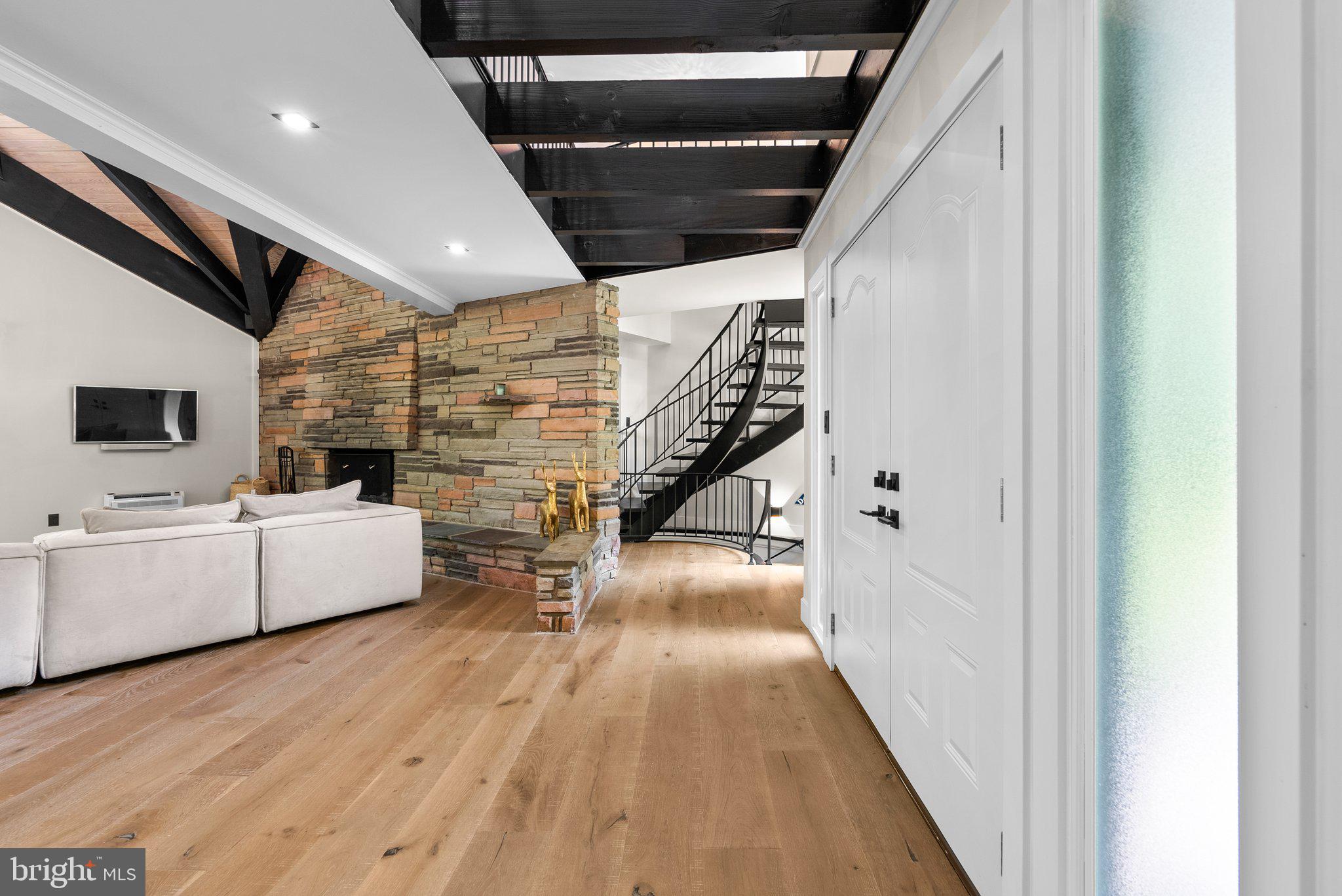 POTOMAC MANOR - Residential