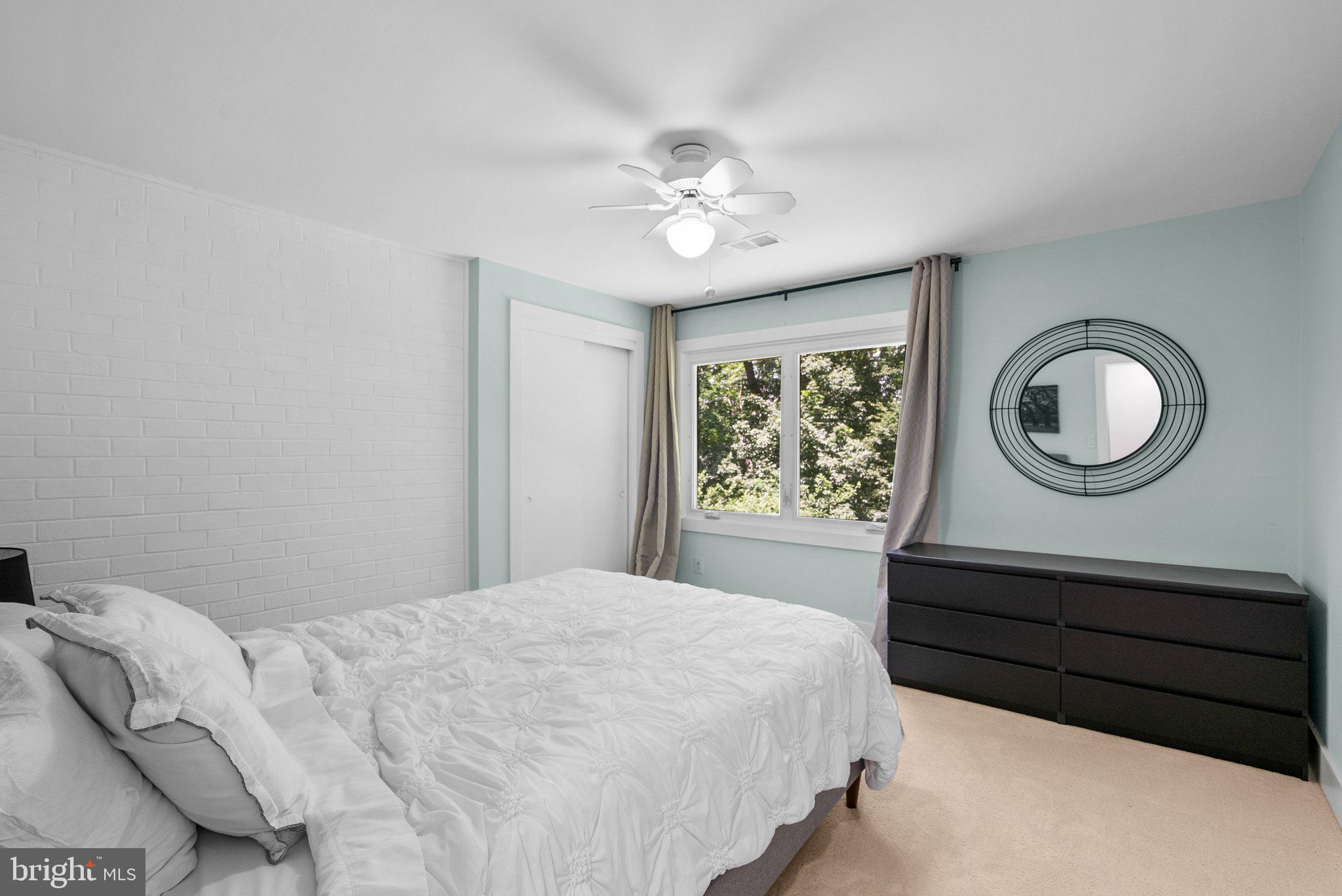 POTOMAC MANOR - Residential