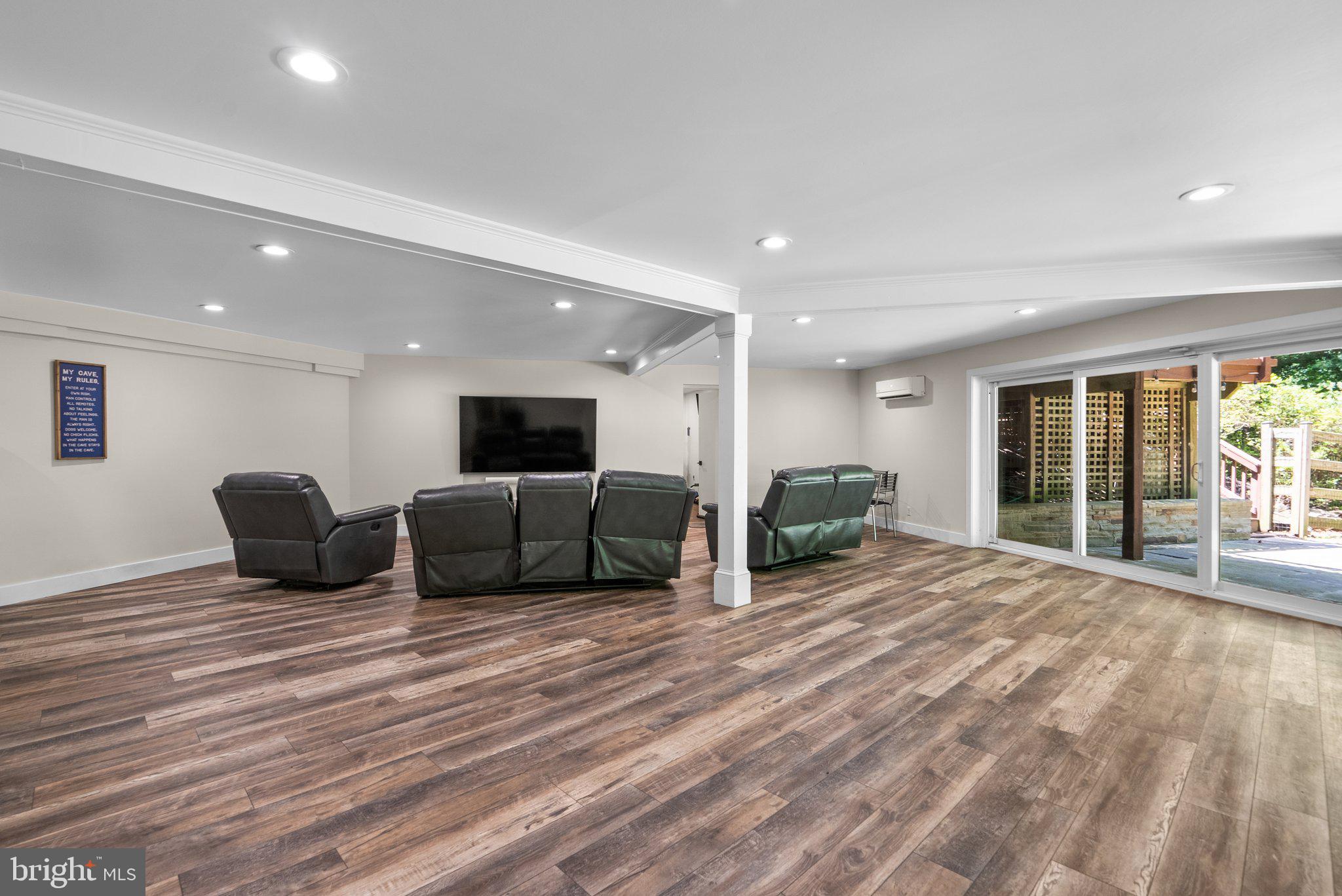 POTOMAC MANOR - Residential