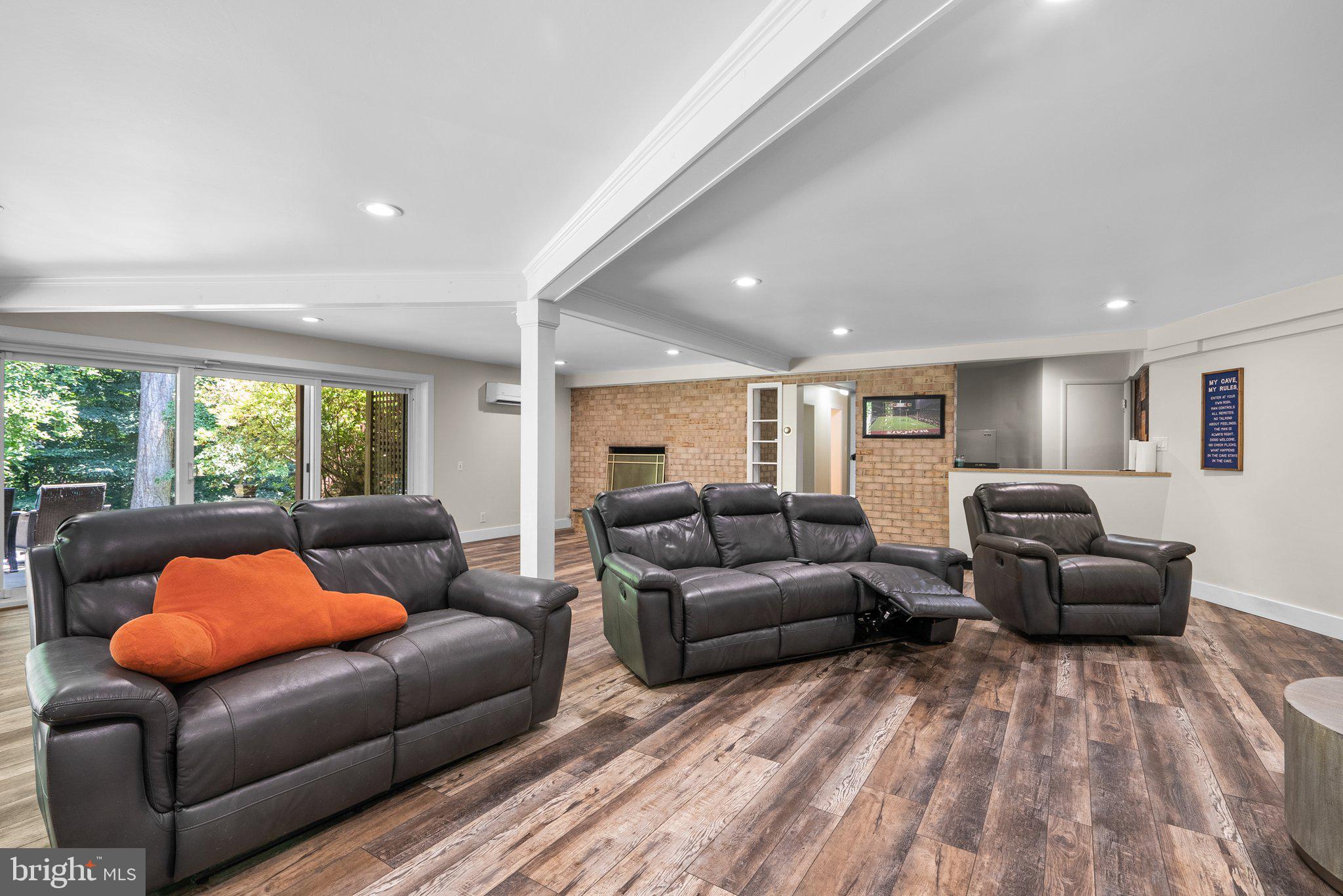 POTOMAC MANOR - Residential