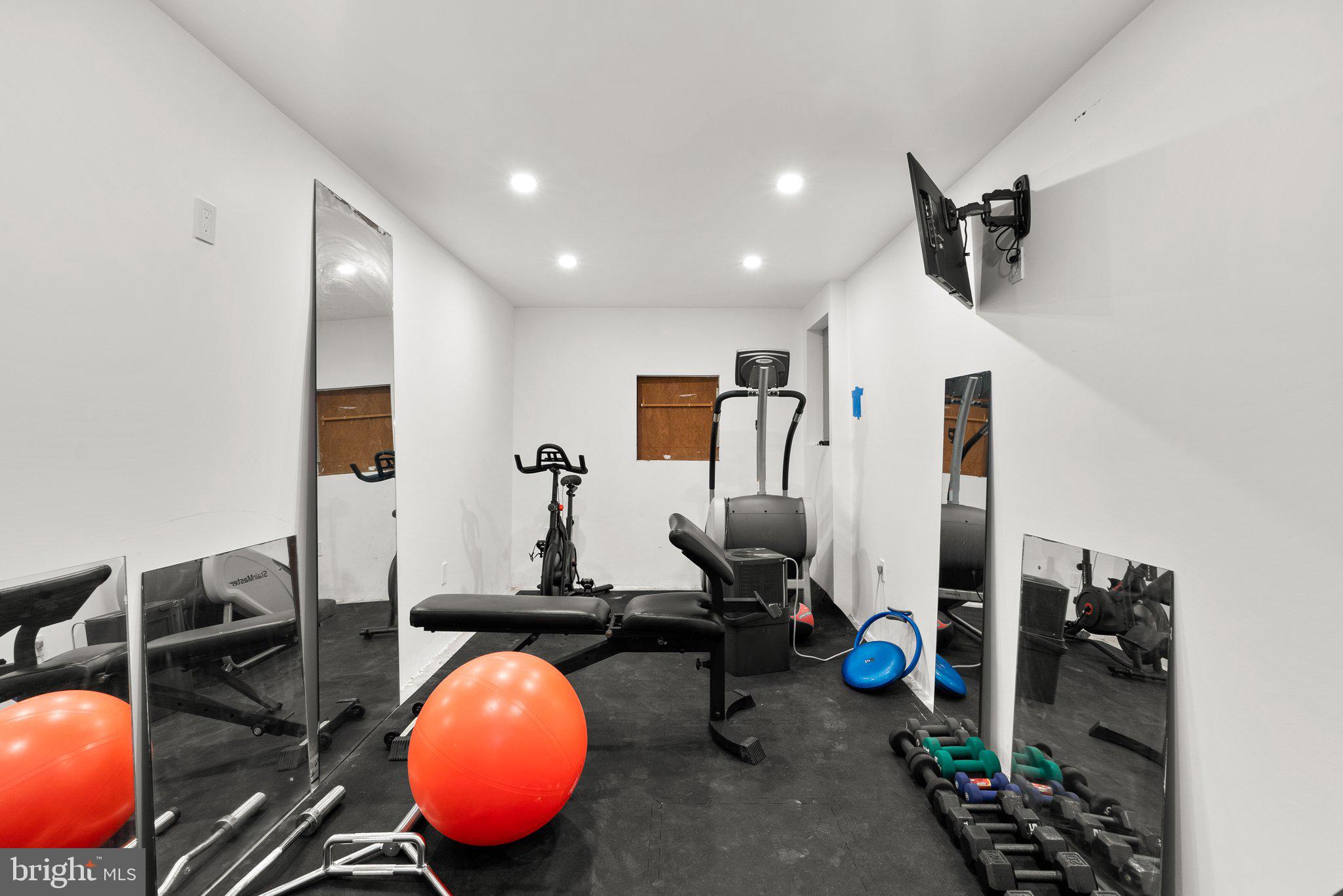 POTOMAC MANOR - Residential