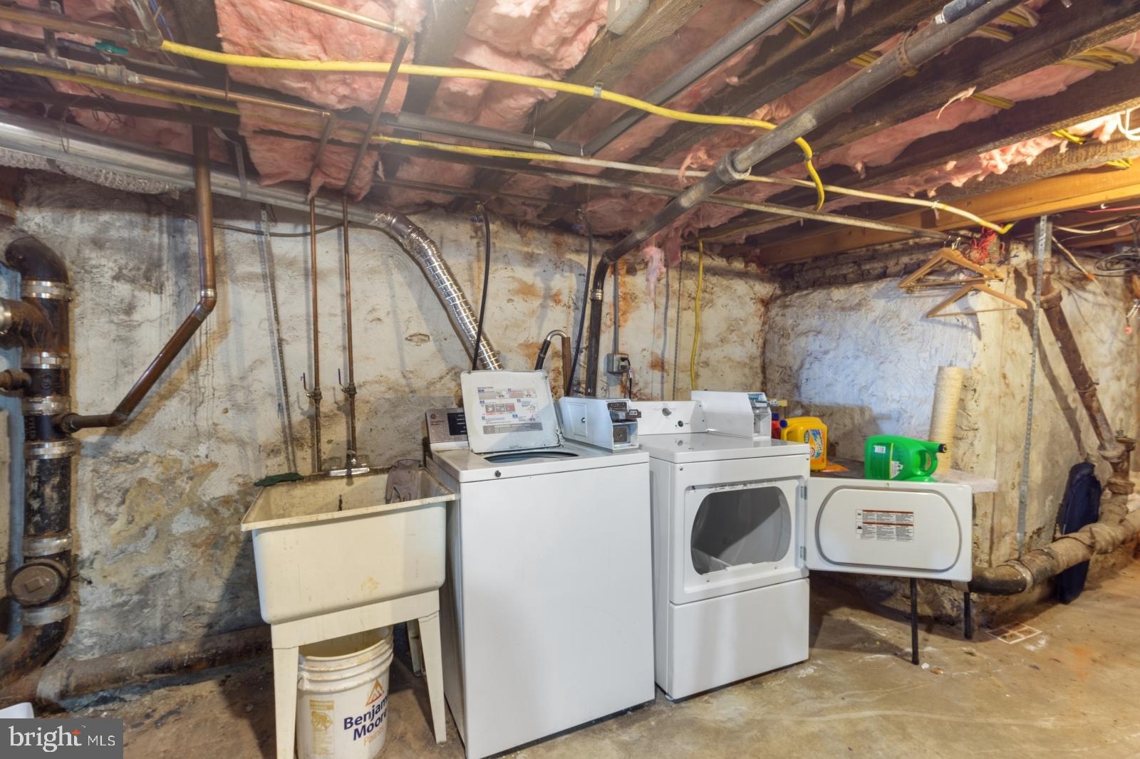 SPRING GARDEN - Residential Lease