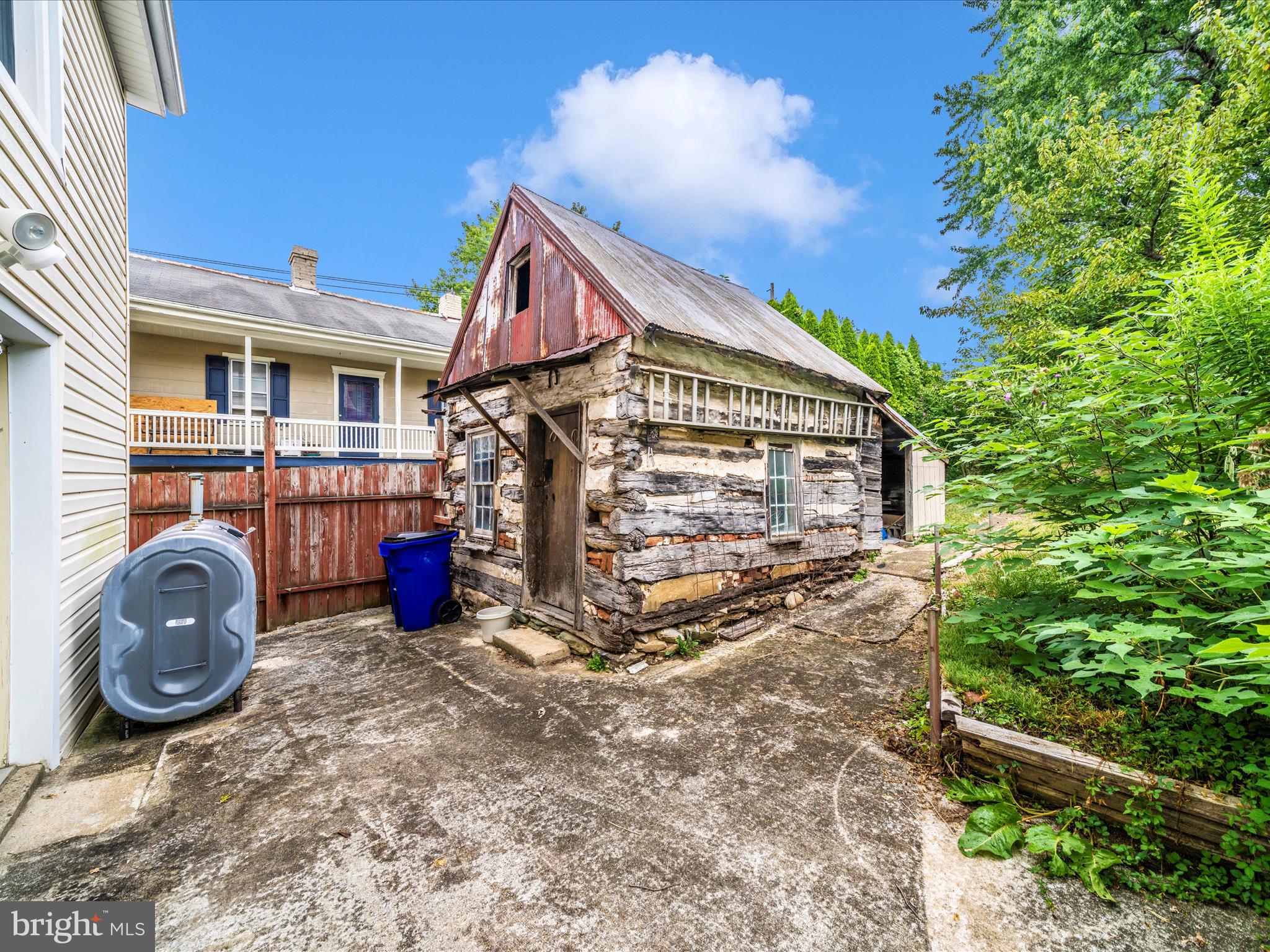 MIDDLETOWN - Residential