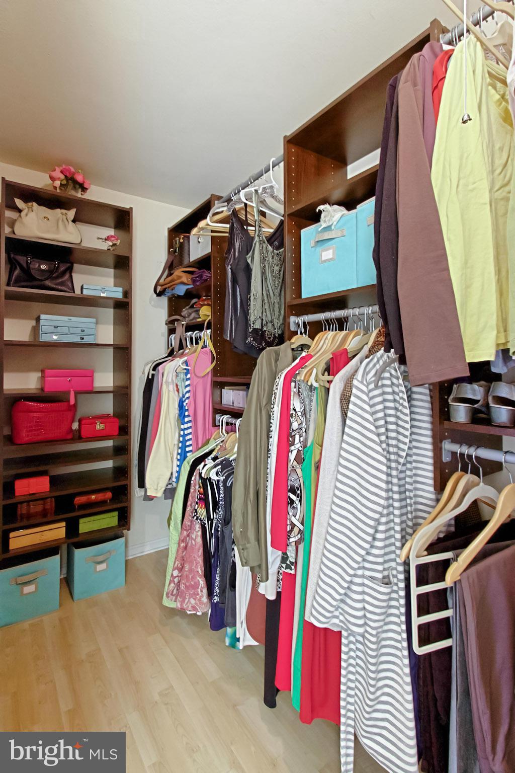 MAYFLOWER SQUARE - Residential