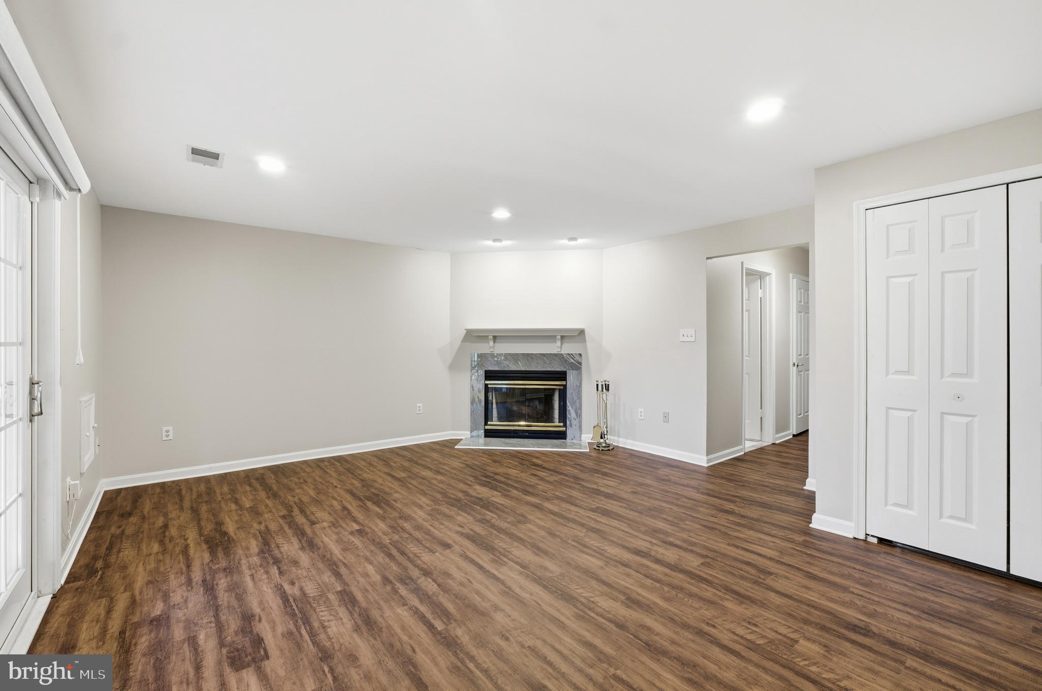 HUNTINGTON MANOR - Residential Lease