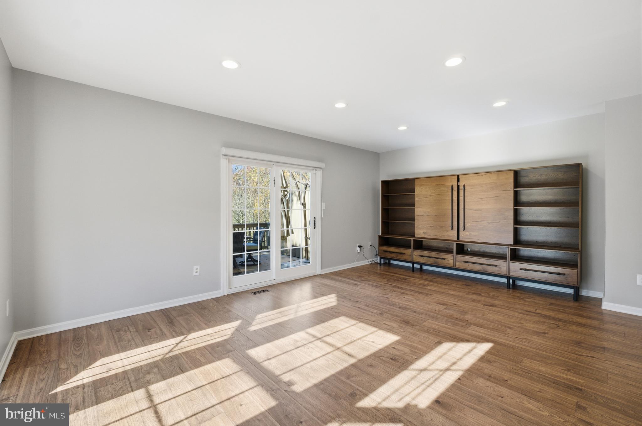 HUNTINGTON MANOR - Residential Lease