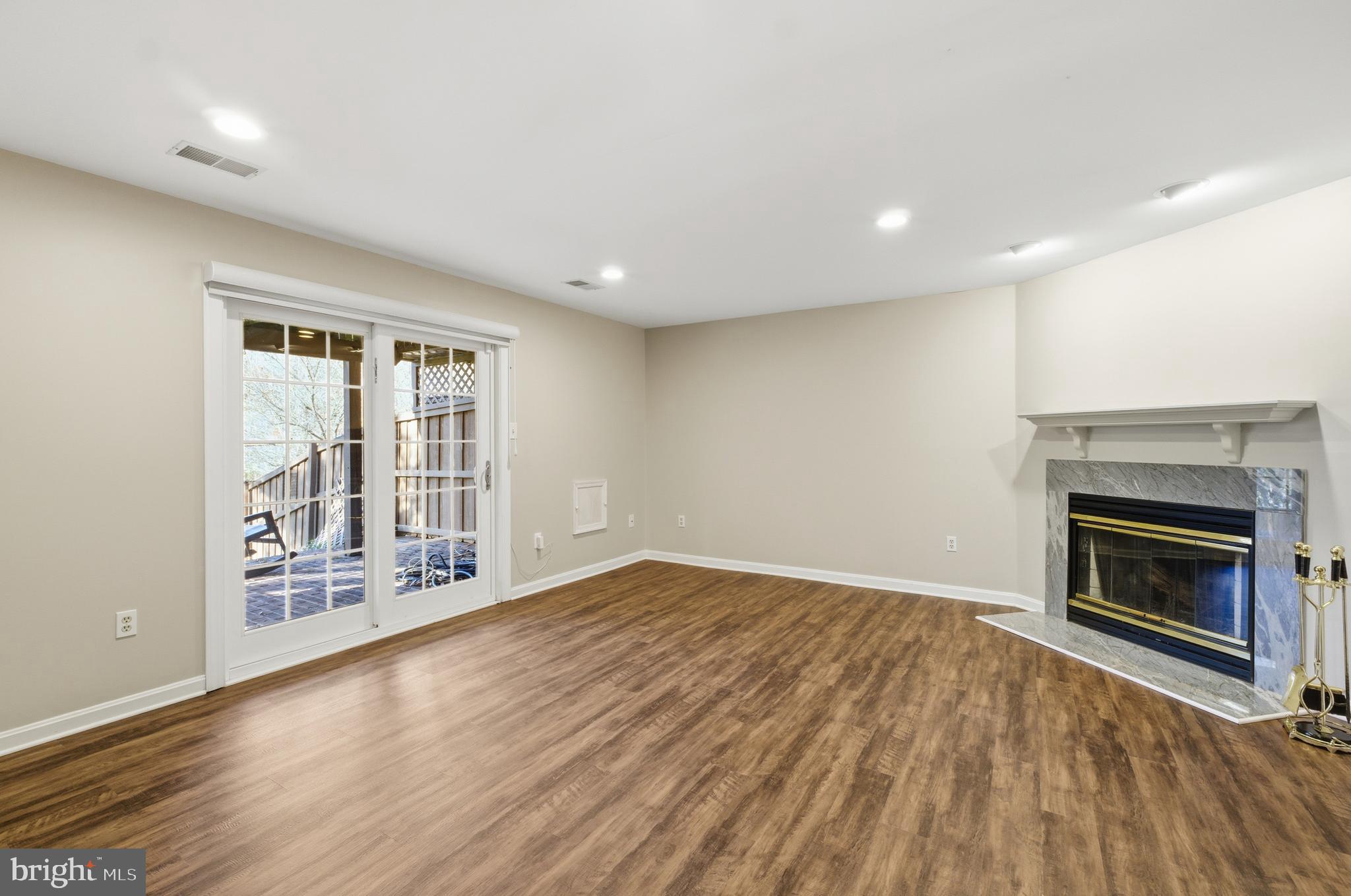 HUNTINGTON MANOR - Residential Lease