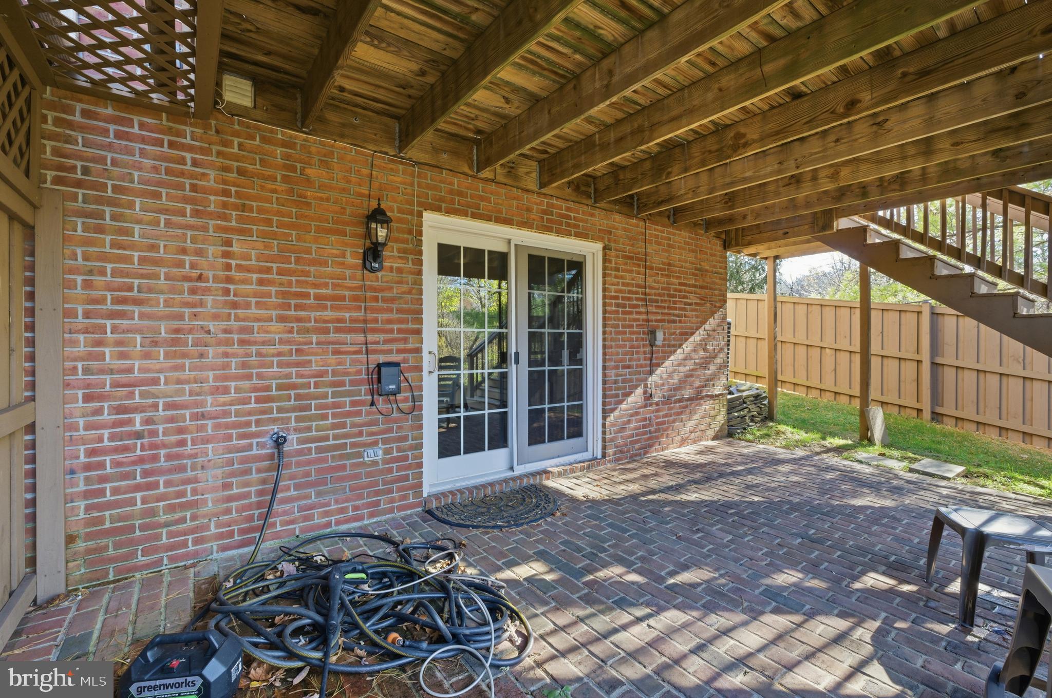 HUNTINGTON MANOR - Residential Lease