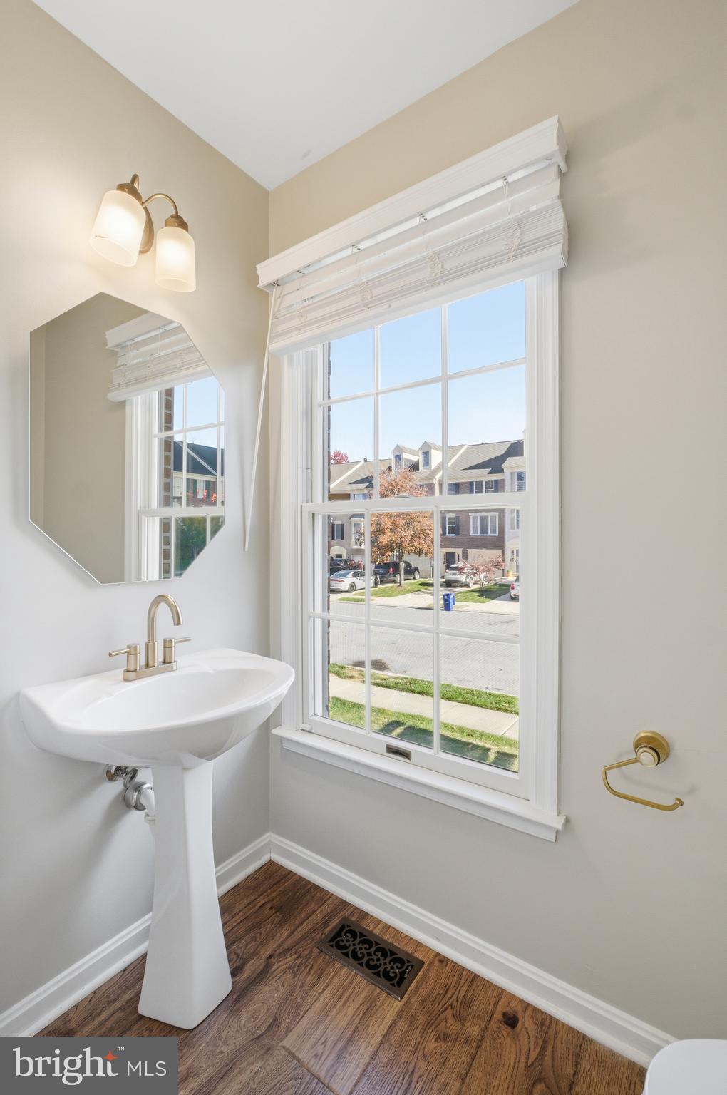 HUNTINGTON MANOR - Residential Lease