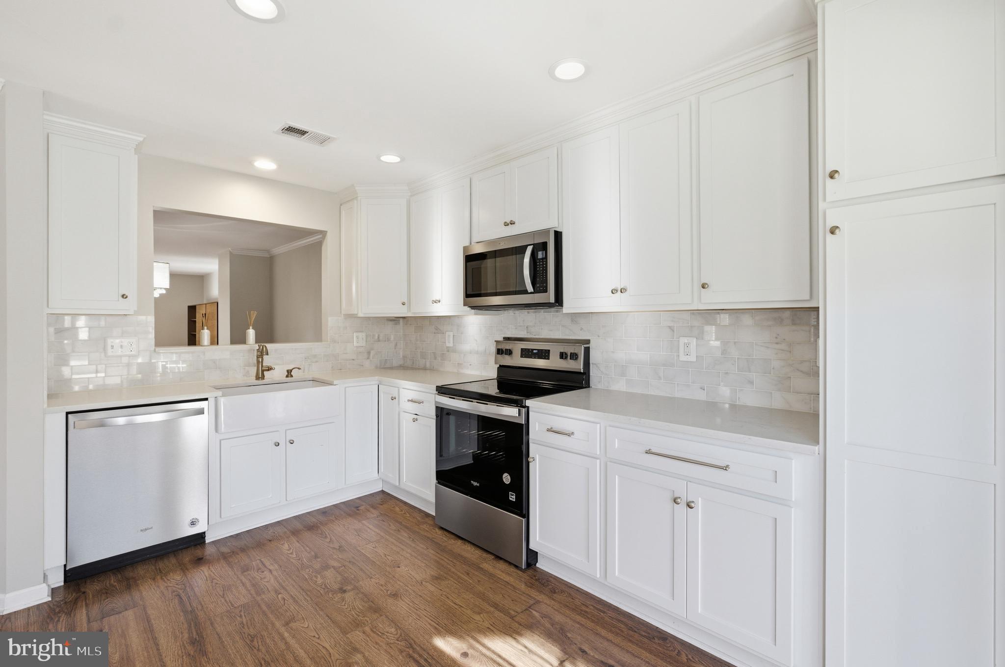 HUNTINGTON MANOR - Residential Lease