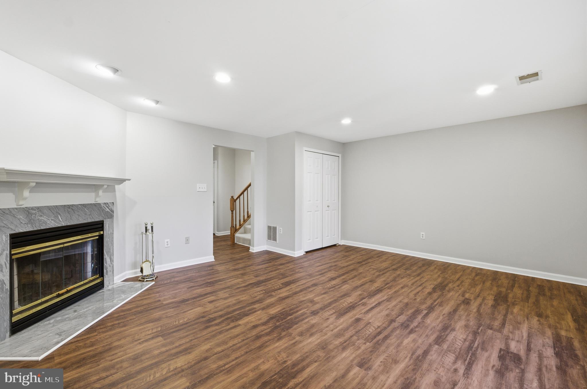 HUNTINGTON MANOR - Residential Lease