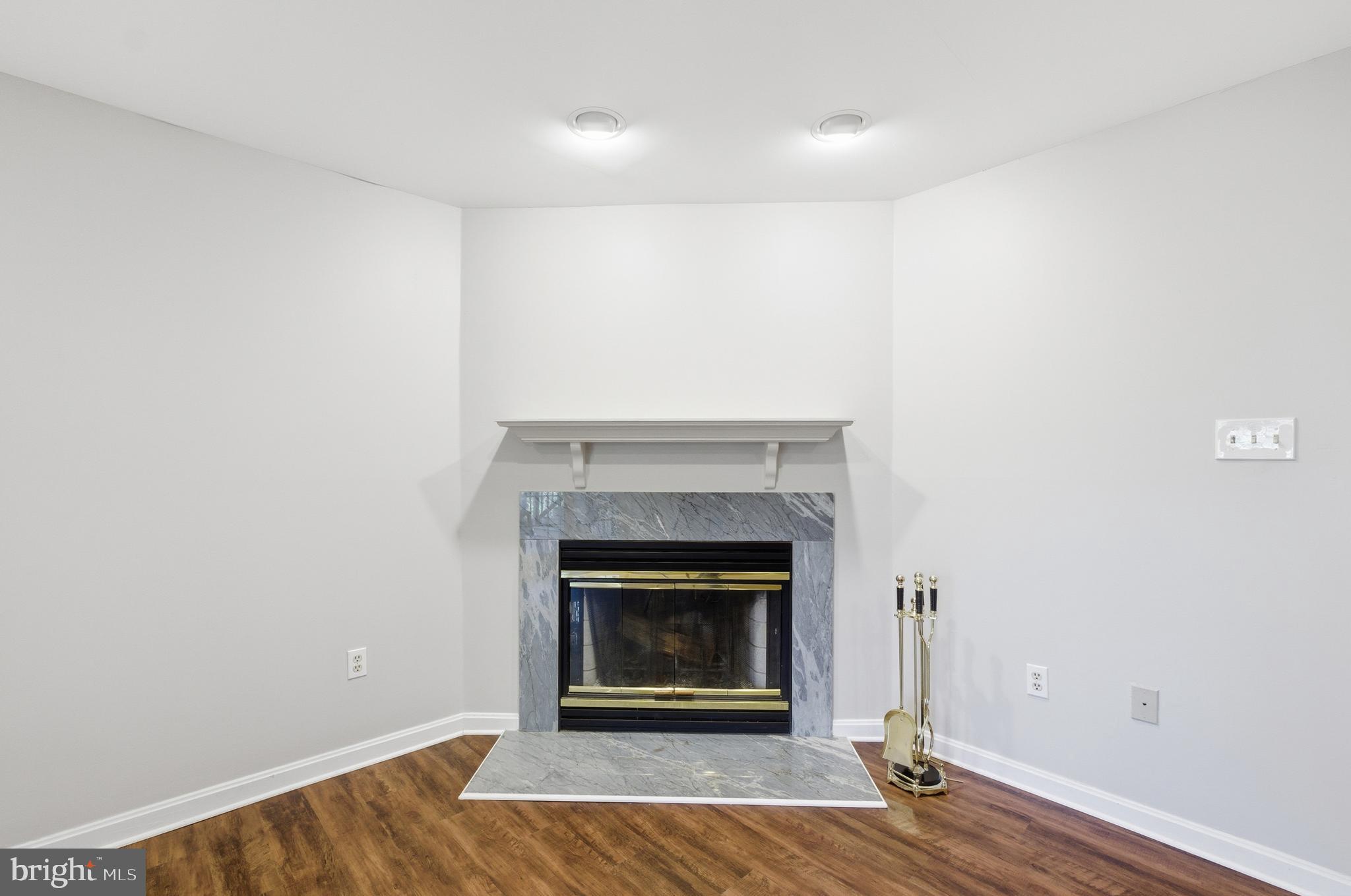 HUNTINGTON MANOR - Residential Lease