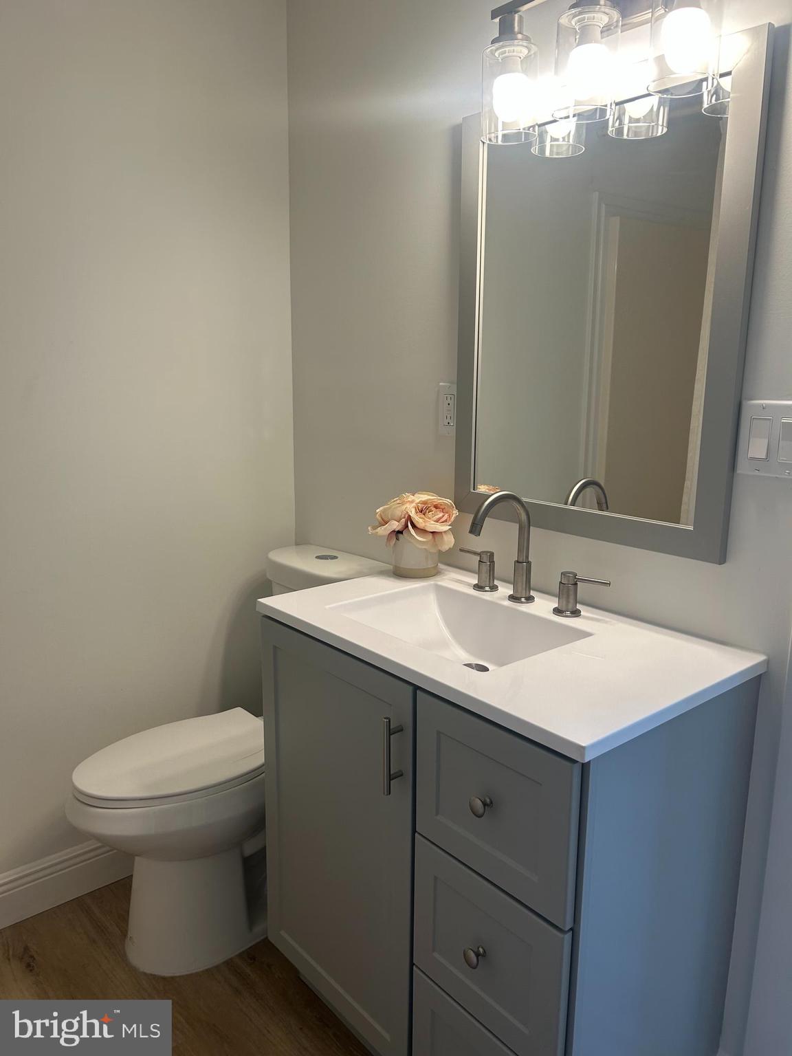 NEIGHBORS OF CREEKVIEW COURT - Residential