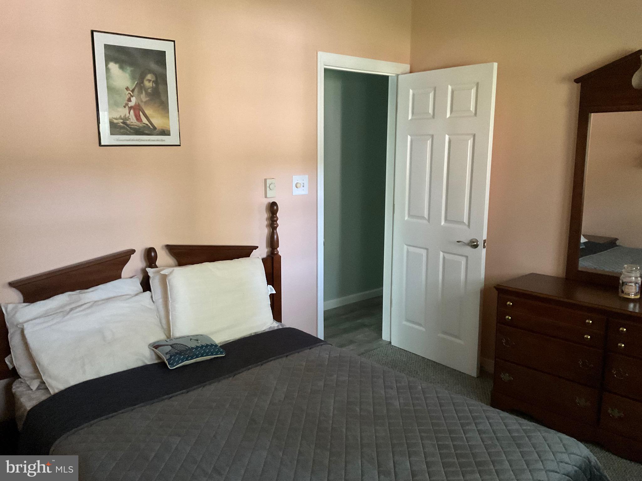 ARROWHEAD  LAKES - Residential