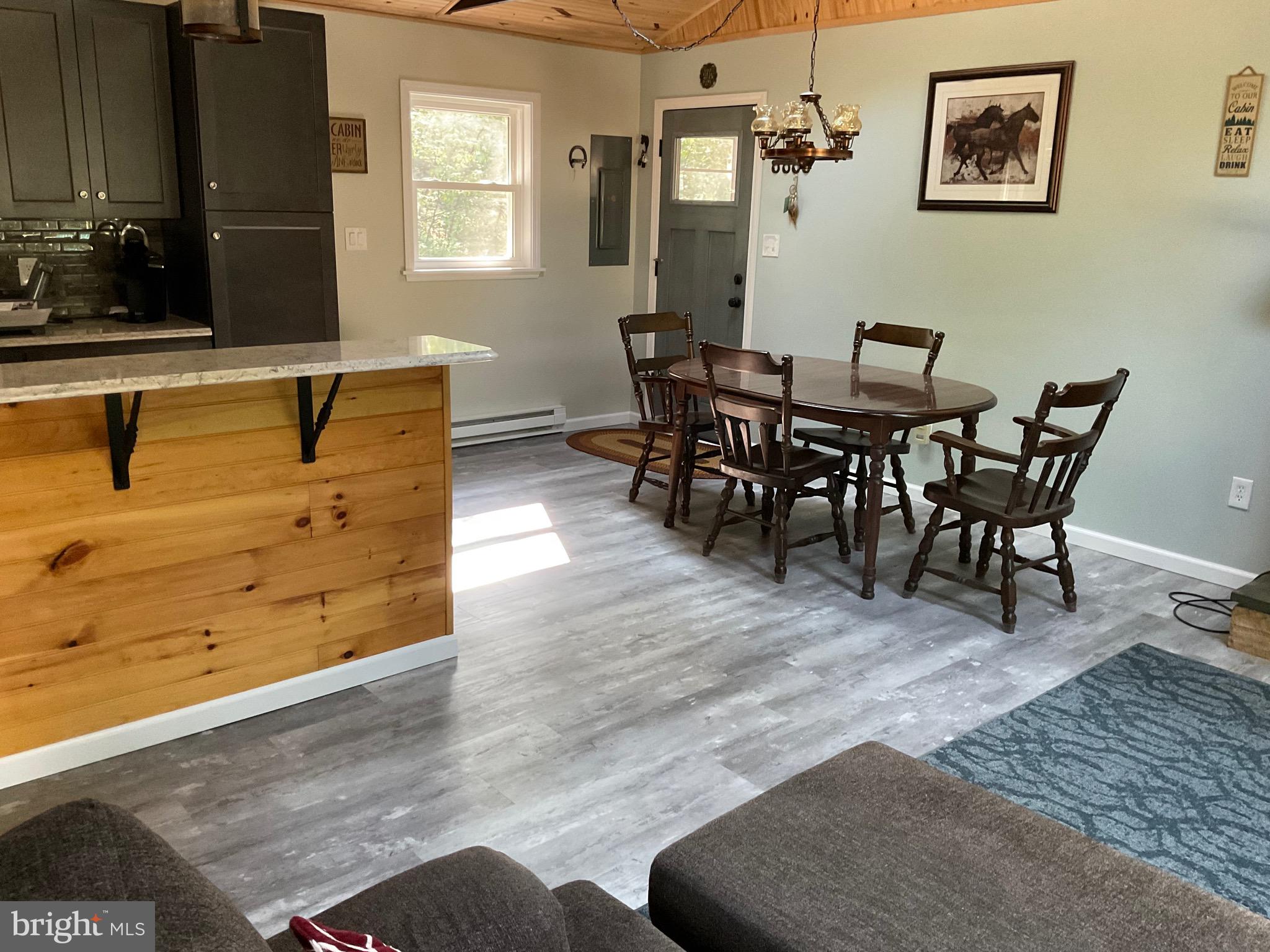 ARROWHEAD  LAKES - Residential