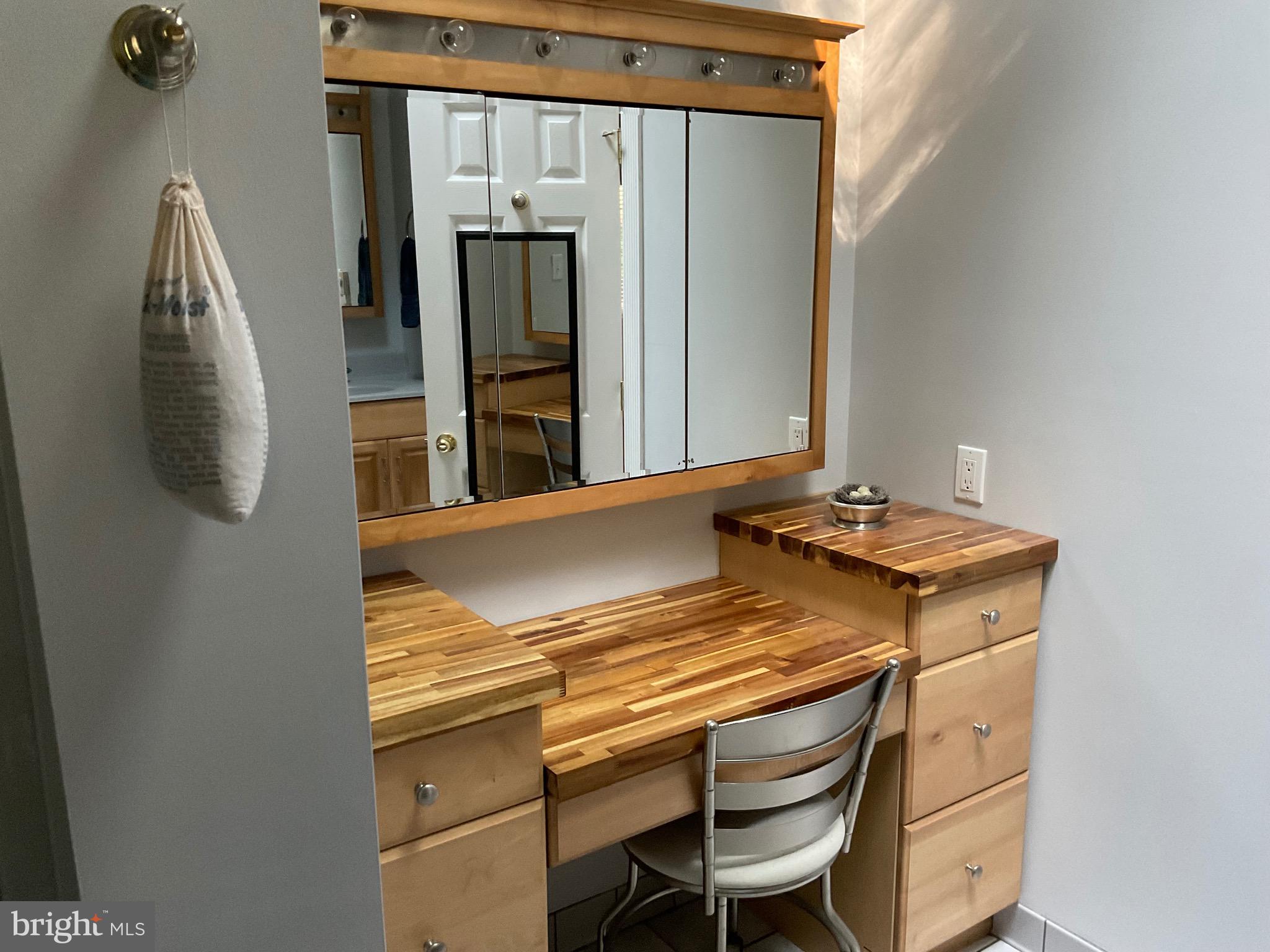 ARROWHEAD  LAKES - Residential