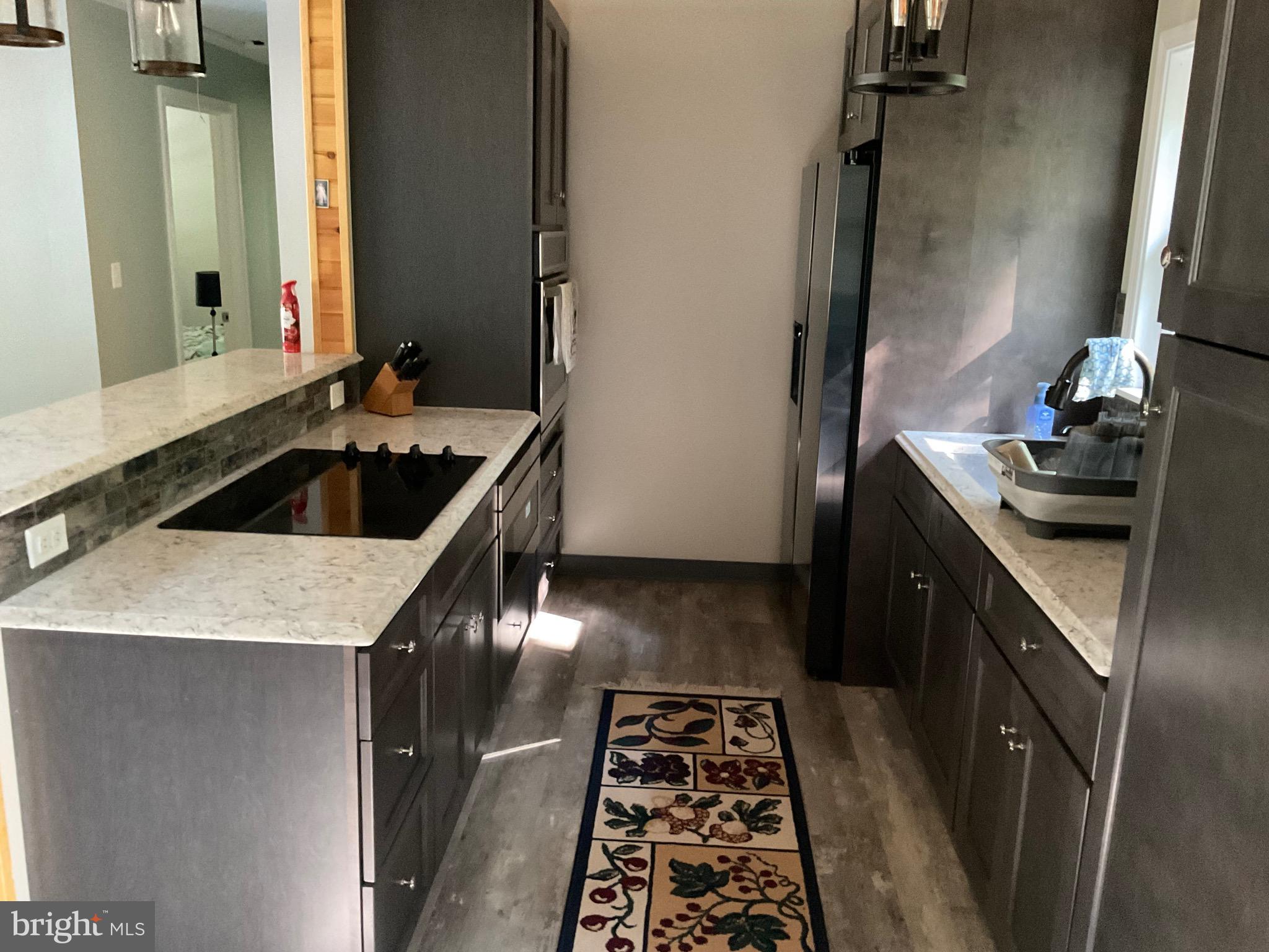 ARROWHEAD  LAKES - Residential