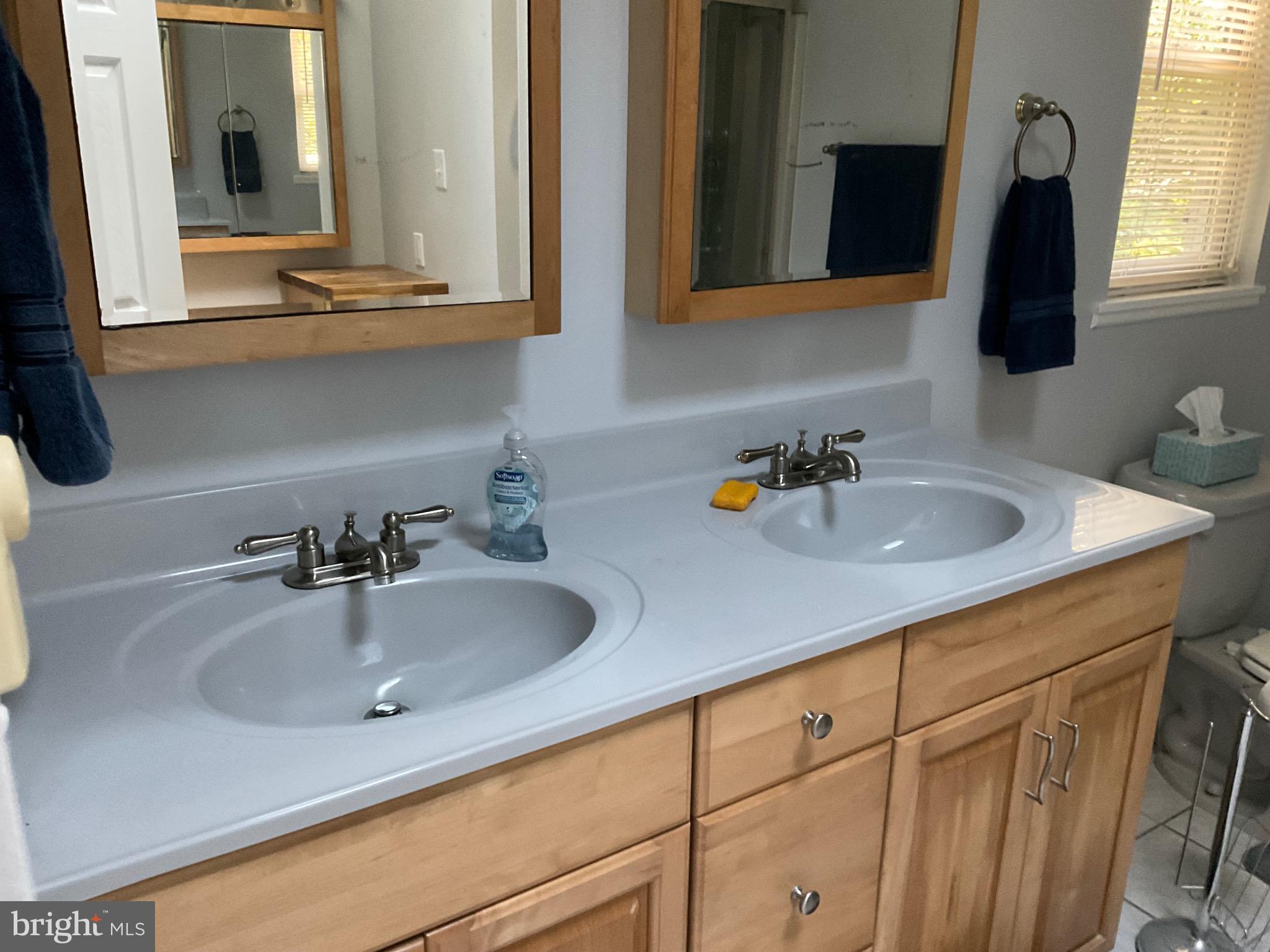 ARROWHEAD  LAKES - Residential